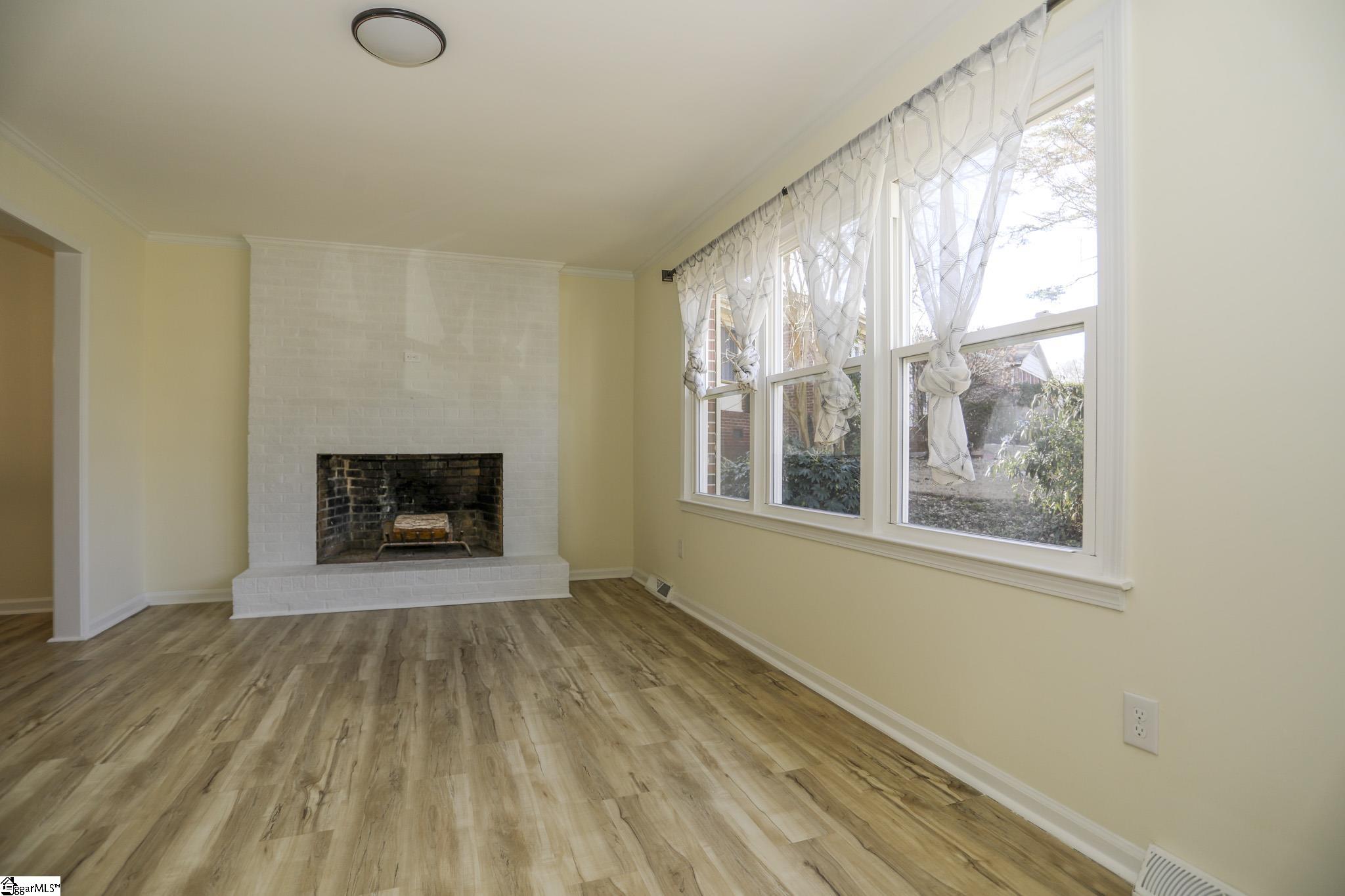122 Woodcliff Court Simpsonville, SC 29681