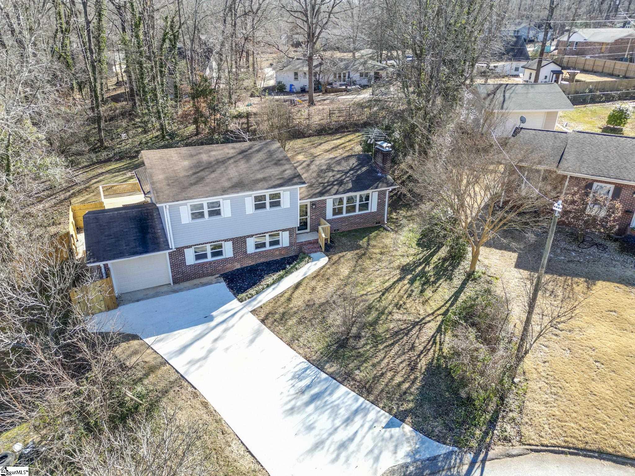 122 Woodcliff Court Simpsonville, SC 29681