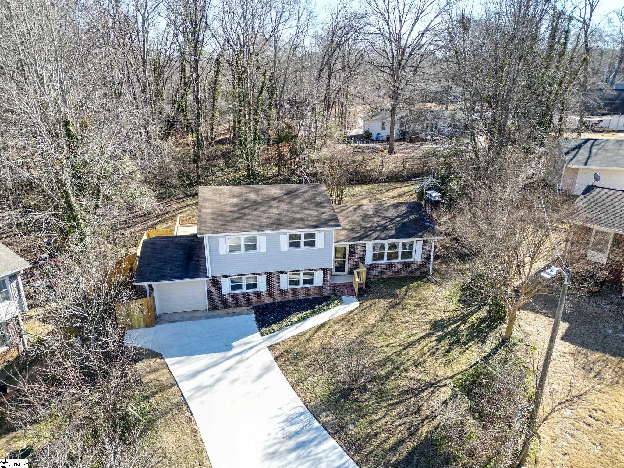 122 Woodcliff Court Simpsonville, SC 29681