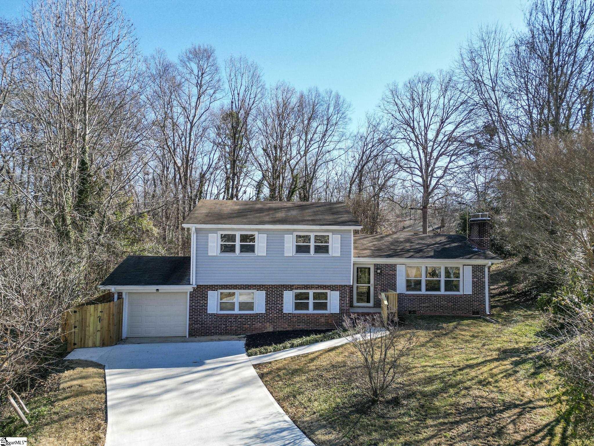 122 Woodcliff Court Simpsonville, SC 29681