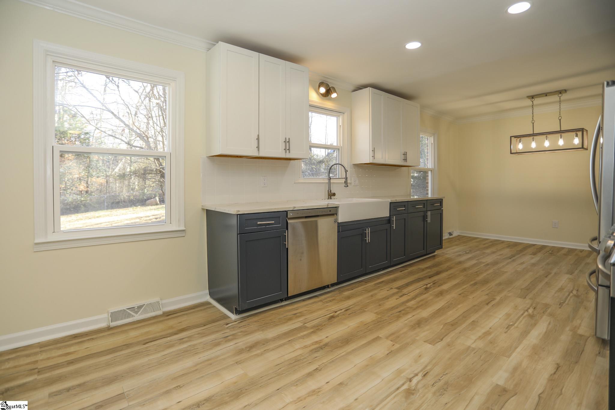 122 Woodcliff Court Simpsonville, SC 29681