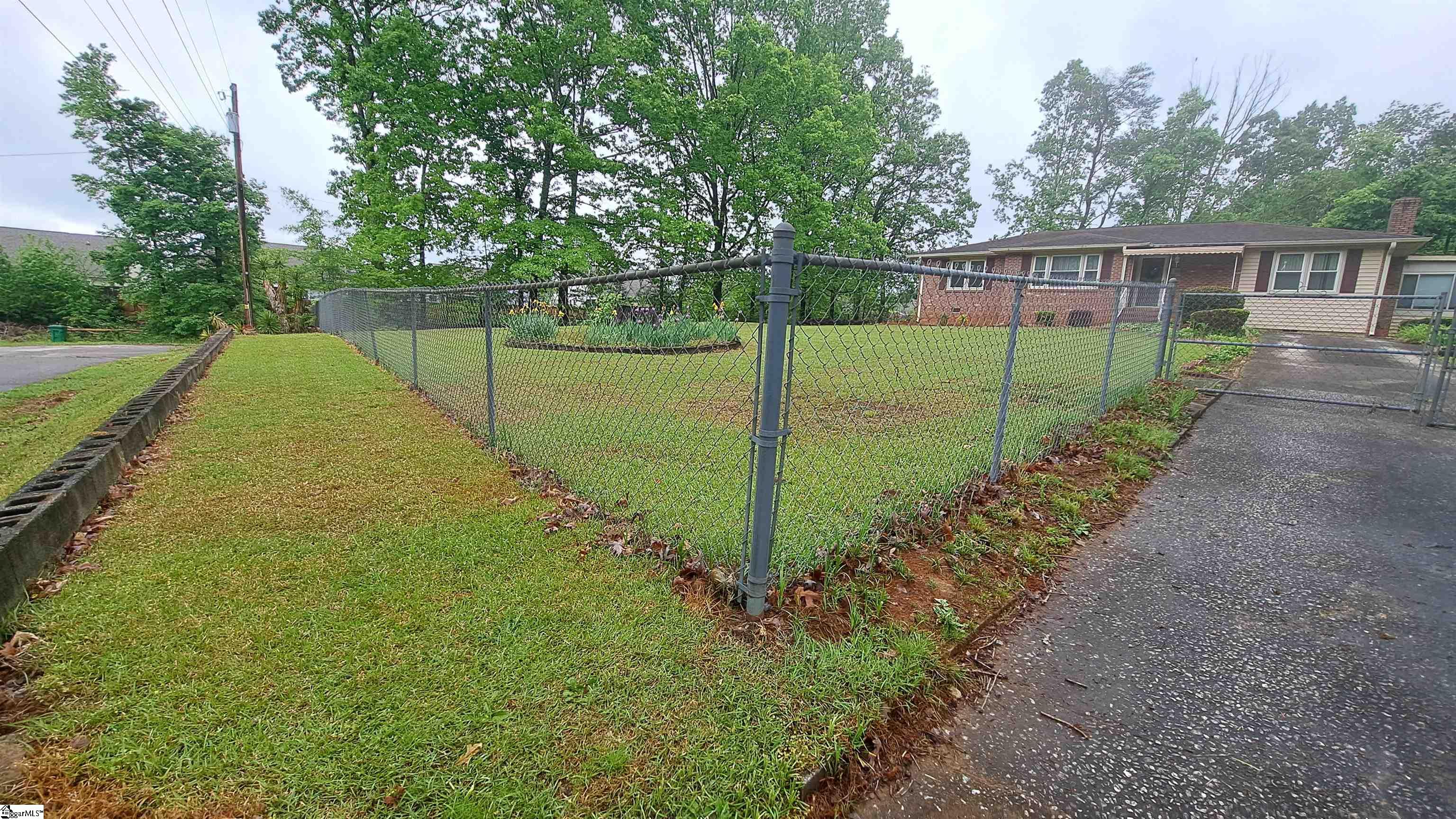 180 Pine Drive Taylors, SC 29687