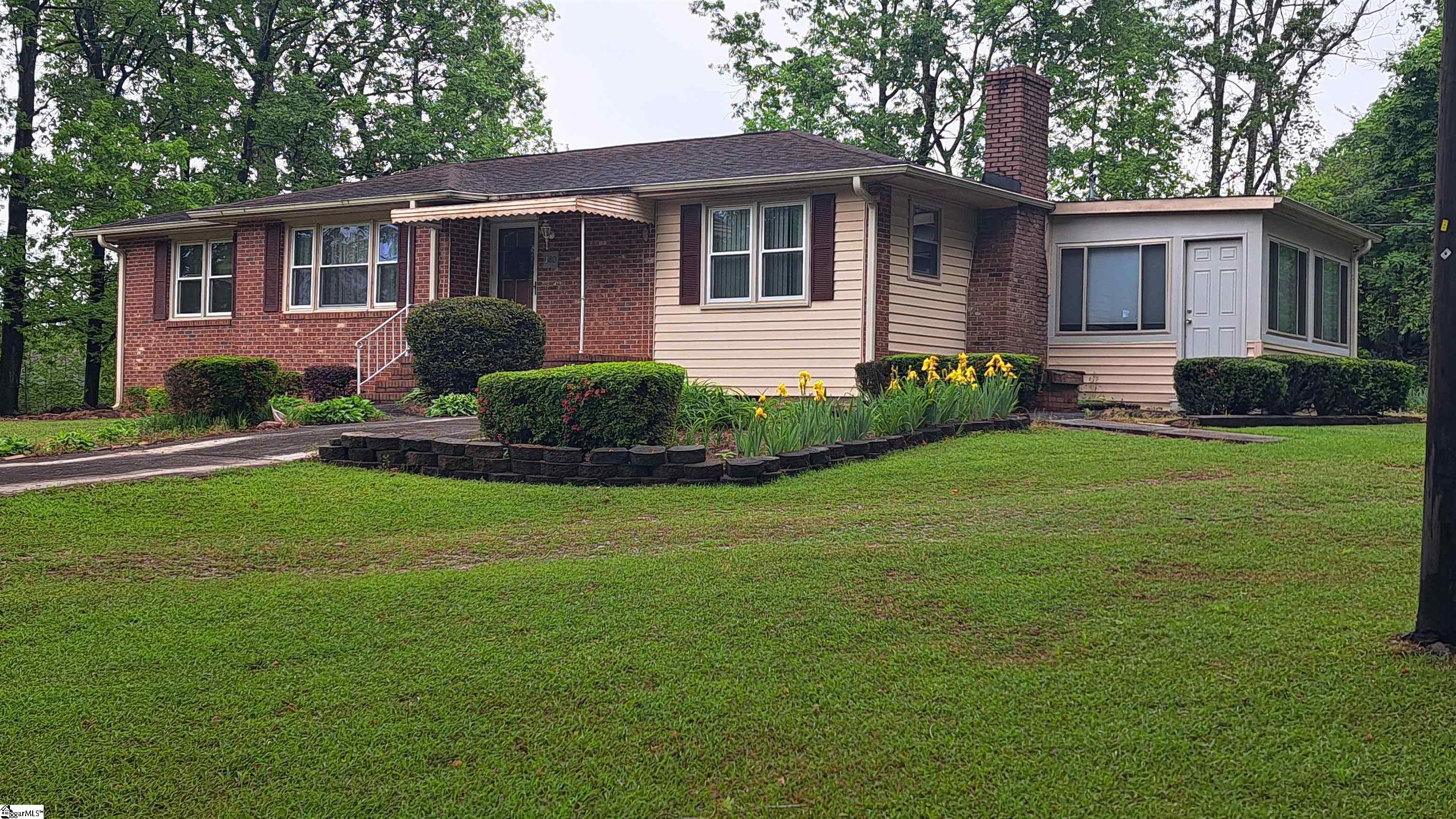 180 Pine Drive Taylors, SC 29687