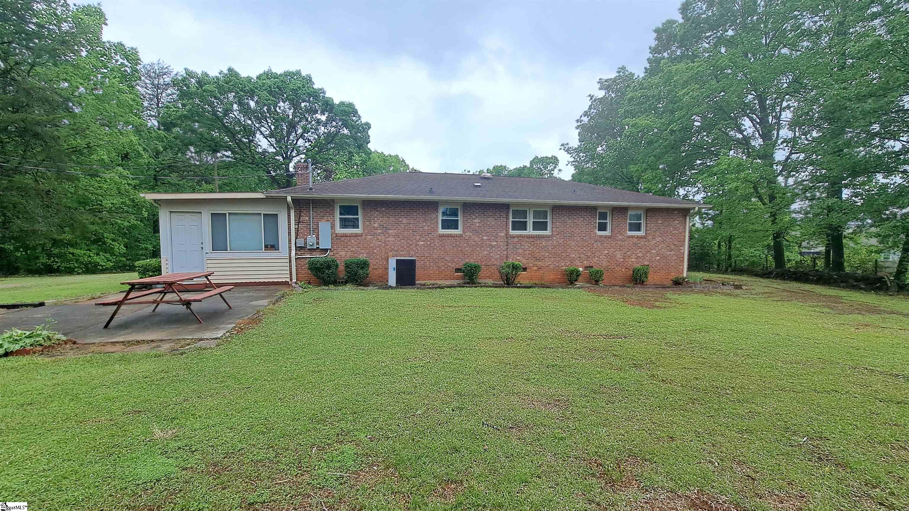180 Pine Drive Taylors, SC 29687