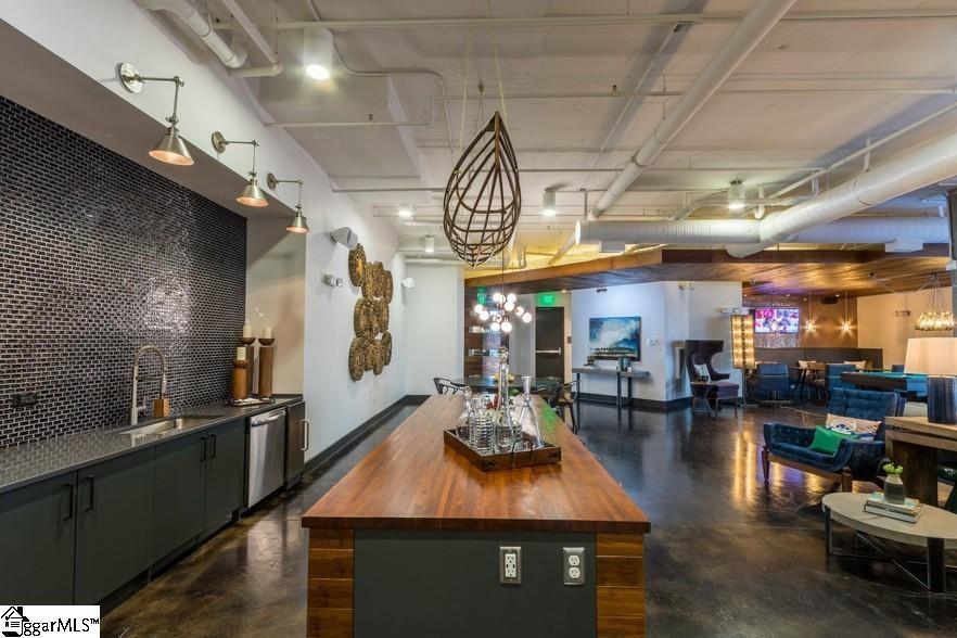 212 E Broad Street Greenville, SC 29601