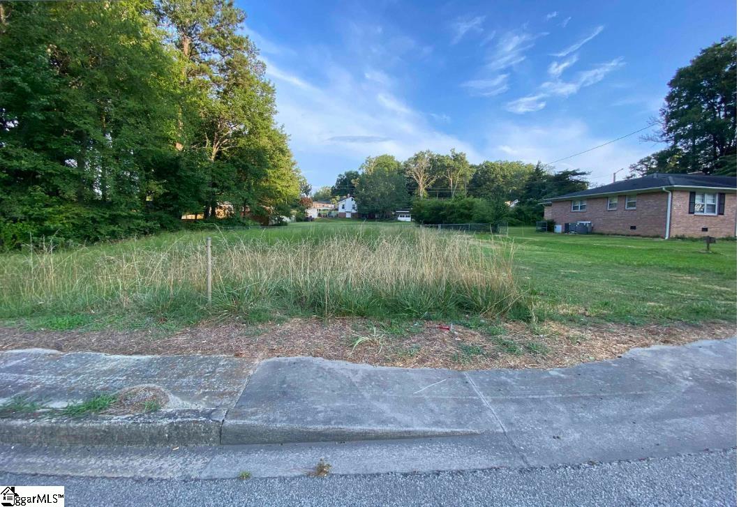 552 Springdale Drive Clinton, SC 29325