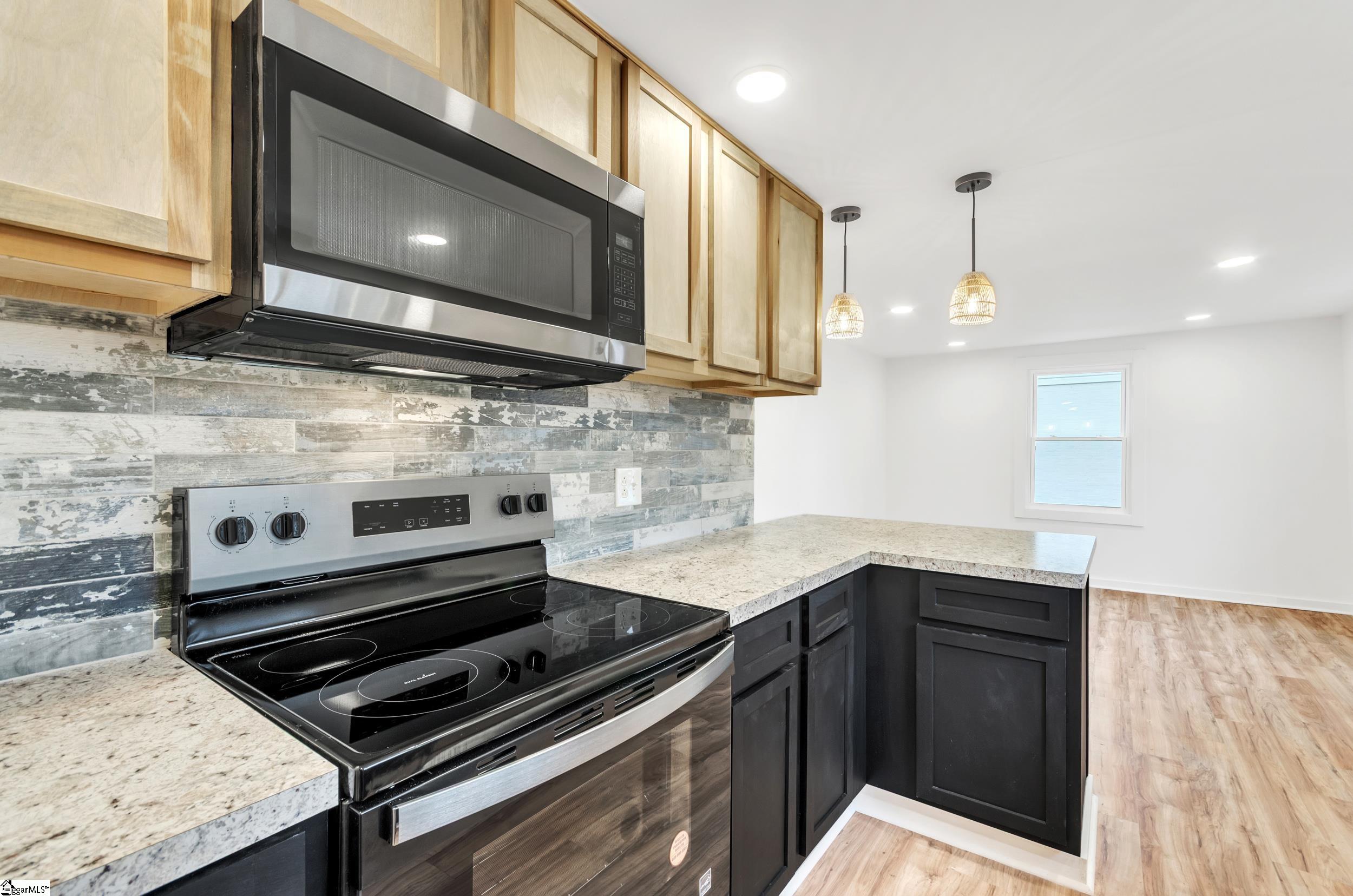 11 Woodland Drive Greenville, SC 29617