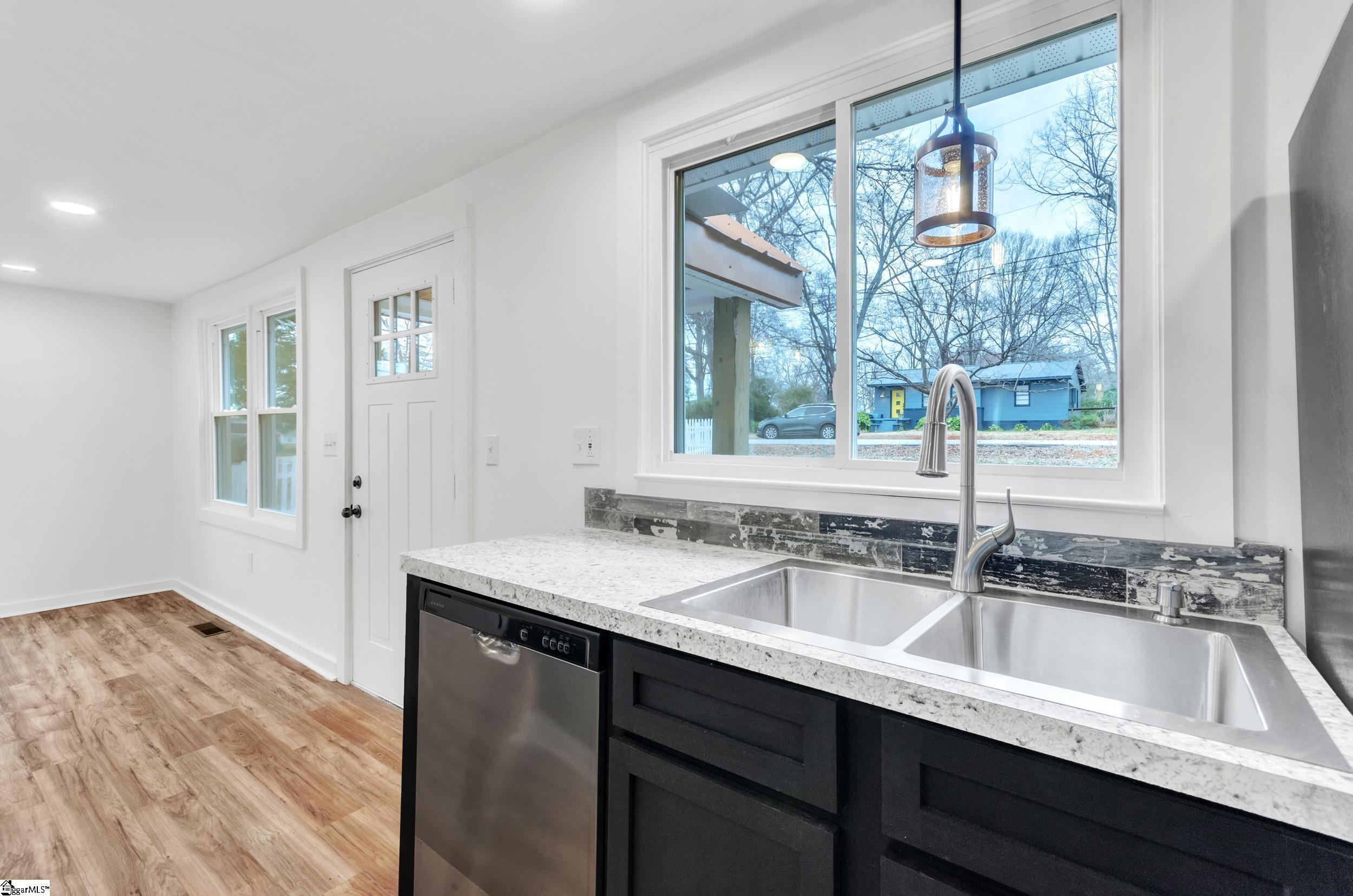 11 Woodland Drive Greenville, SC 29617