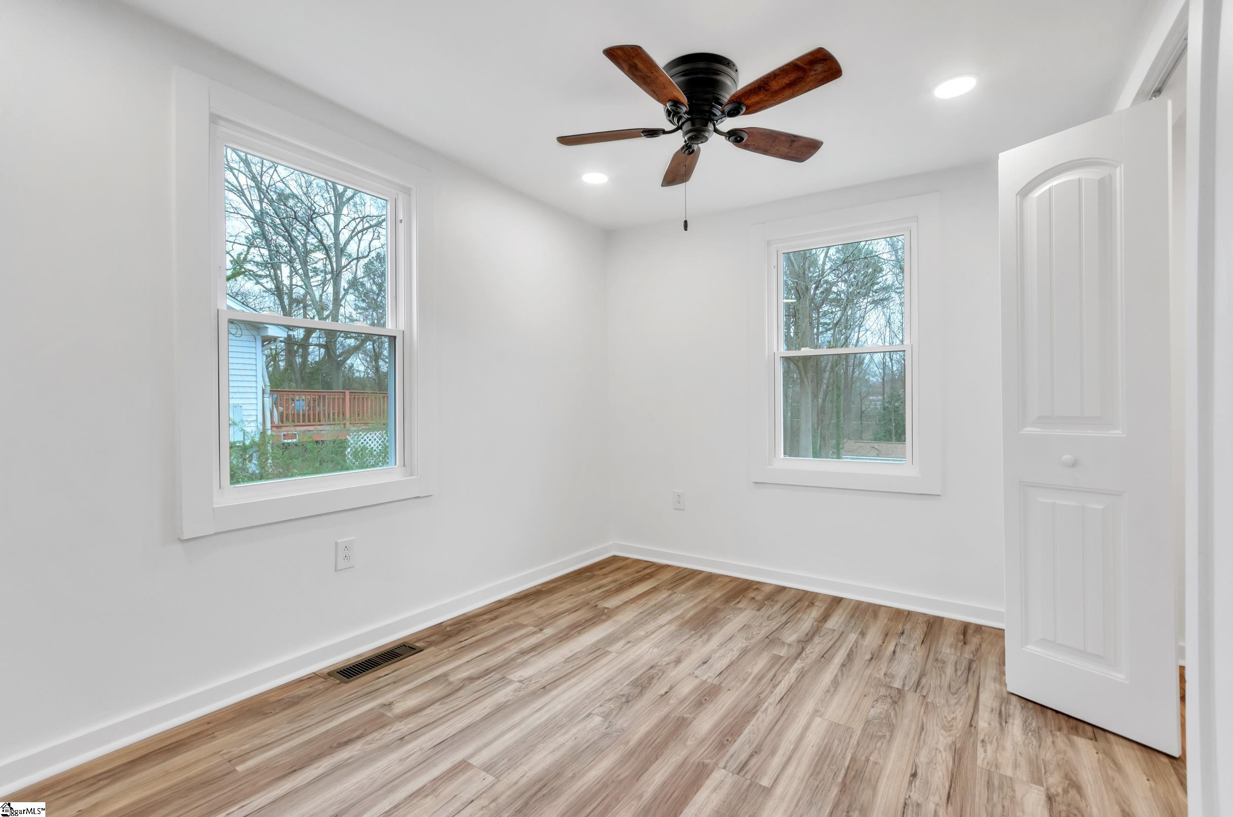 11 Woodland Drive Greenville, SC 29617