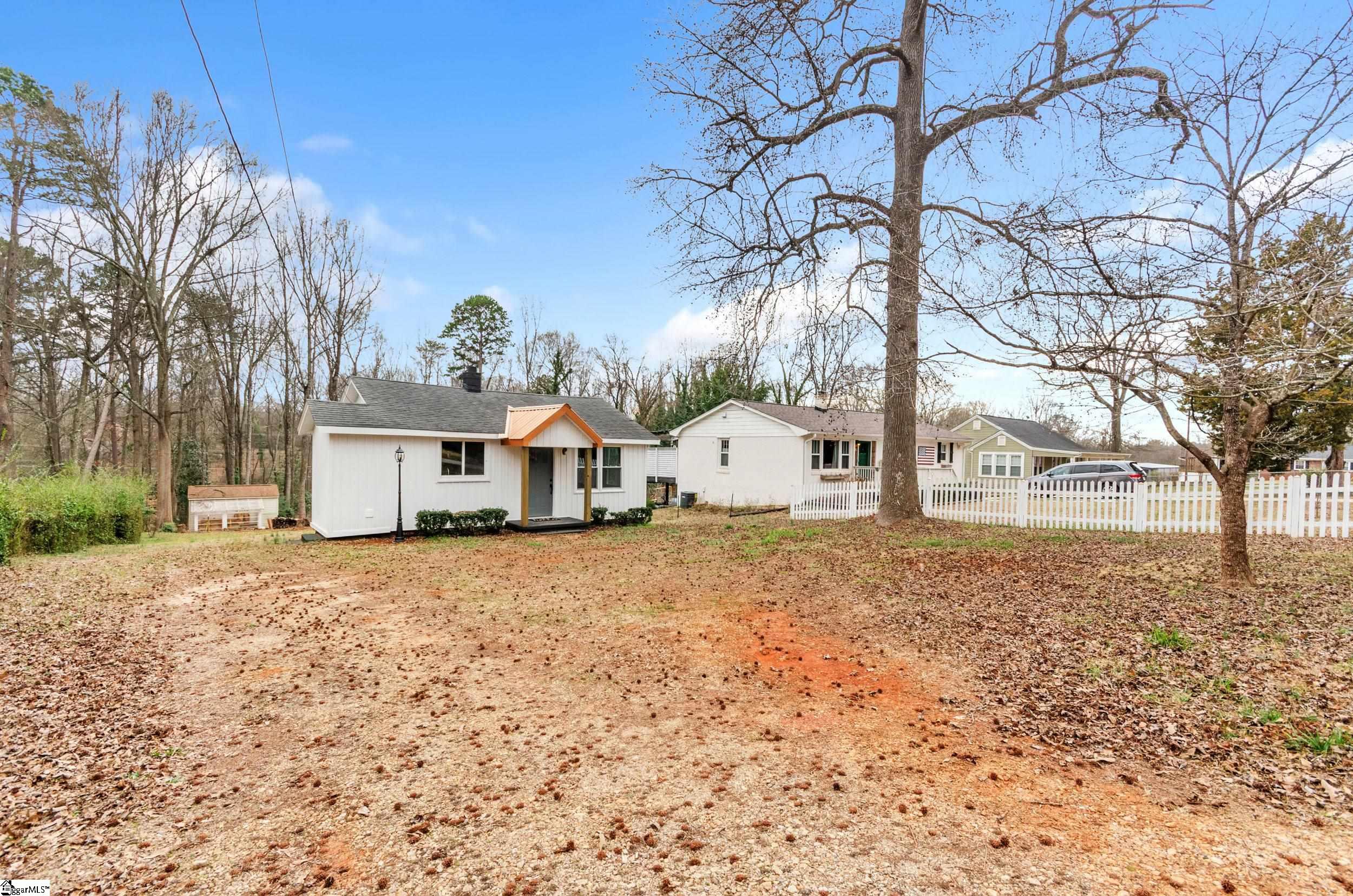 11 Woodland Drive Greenville, SC 29617