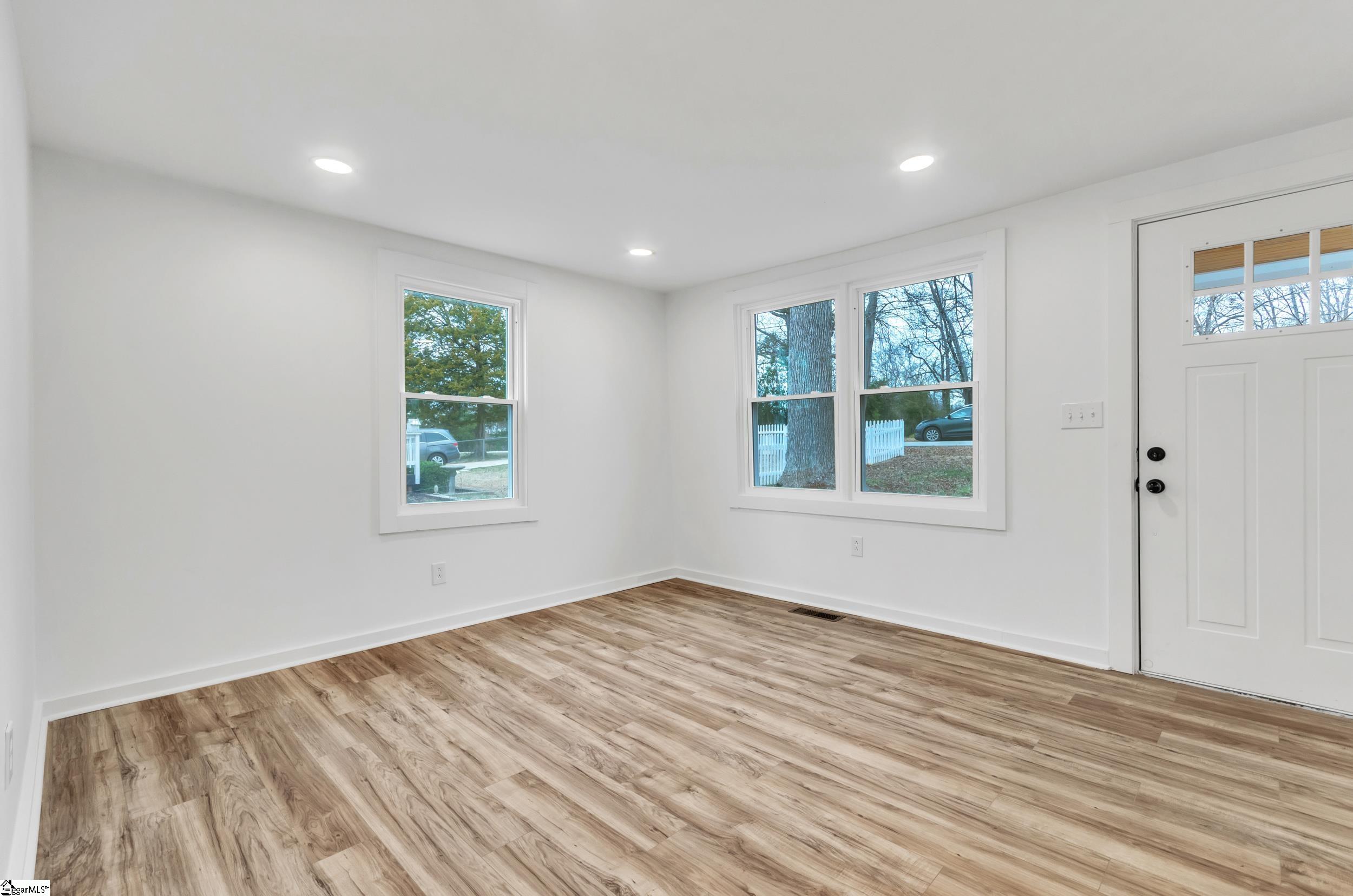 11 Woodland Drive Greenville, SC 29617