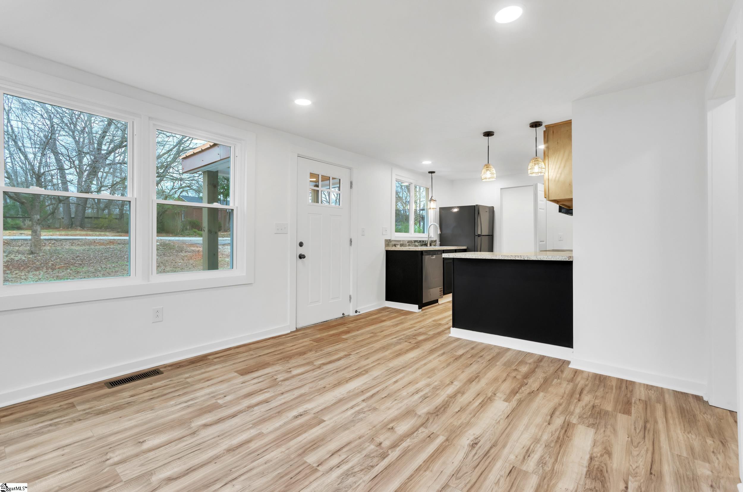 11 Woodland Drive Greenville, SC 29617