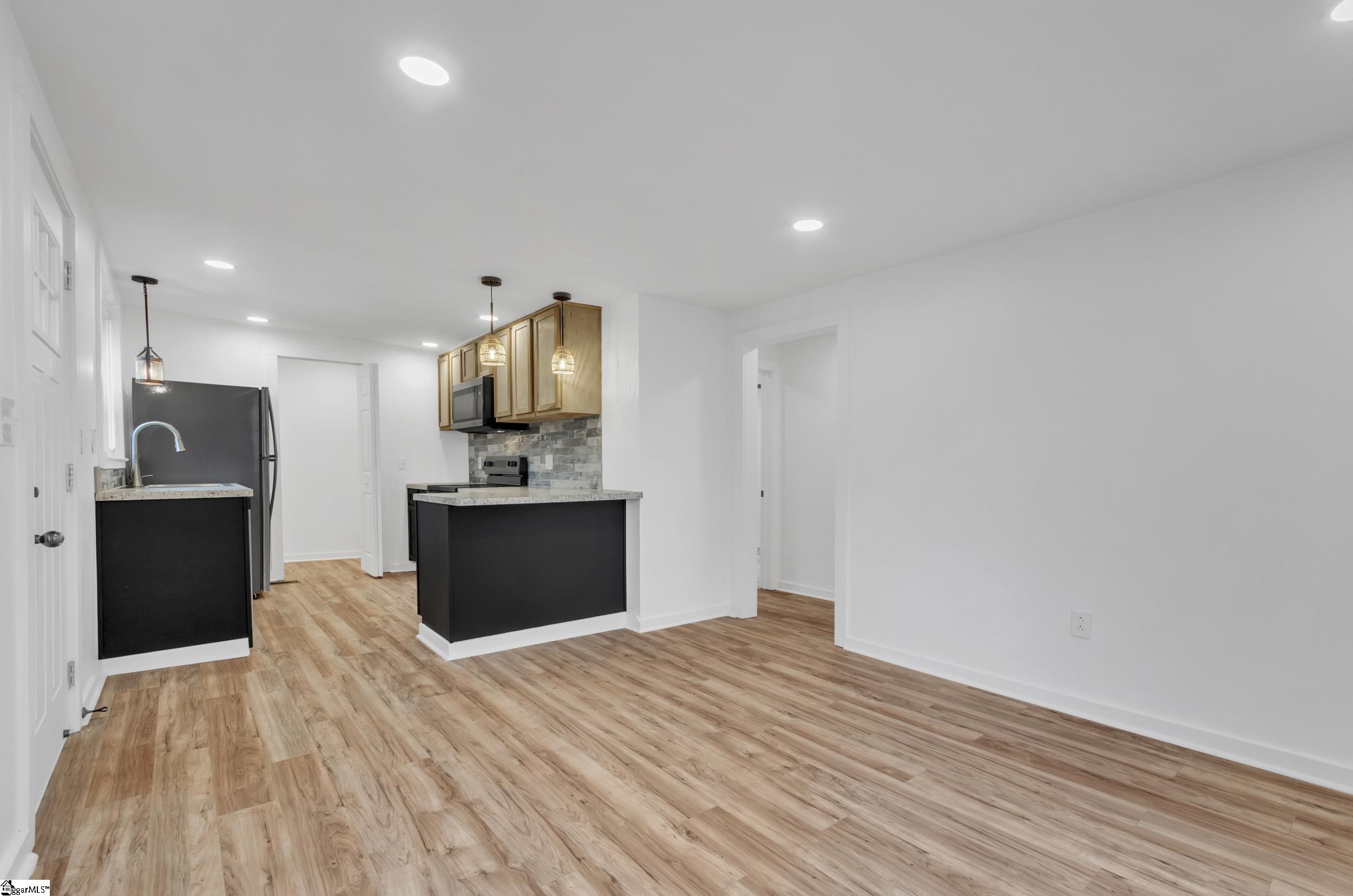 11 Woodland Drive Greenville, SC 29617