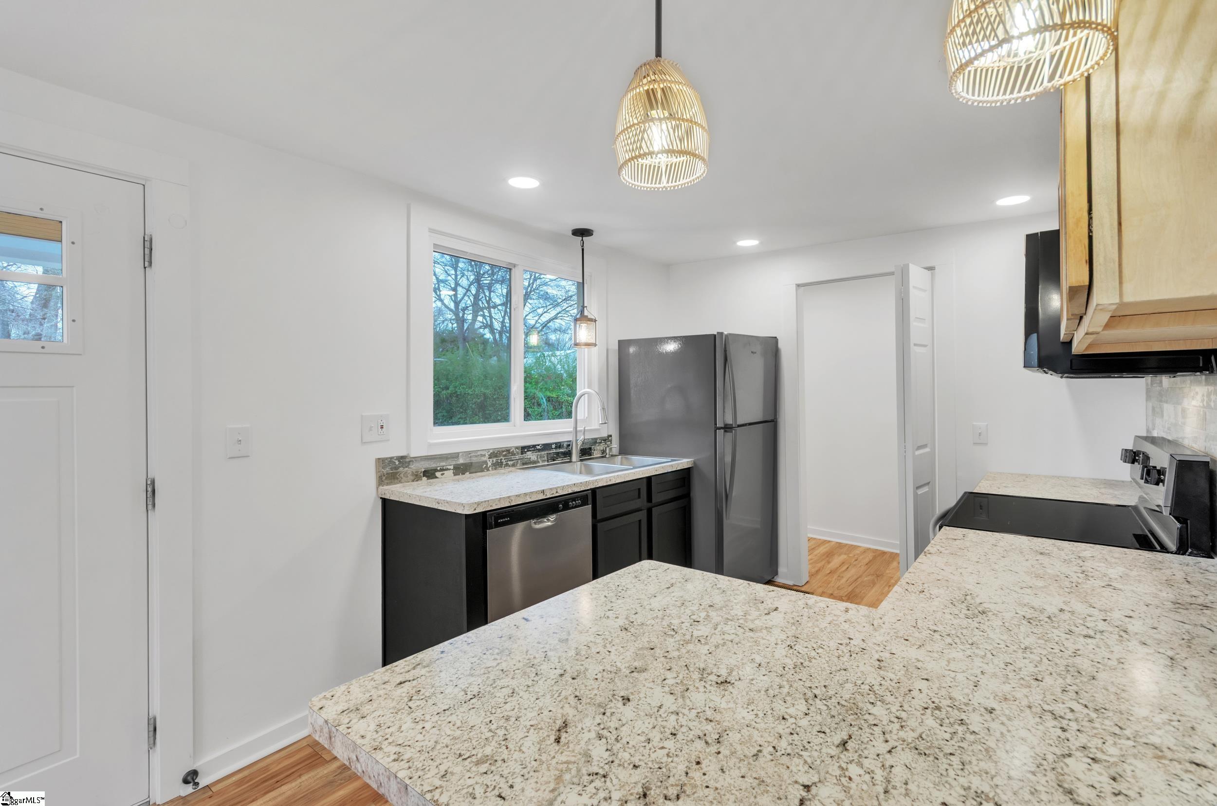 11 Woodland Drive Greenville, SC 29617