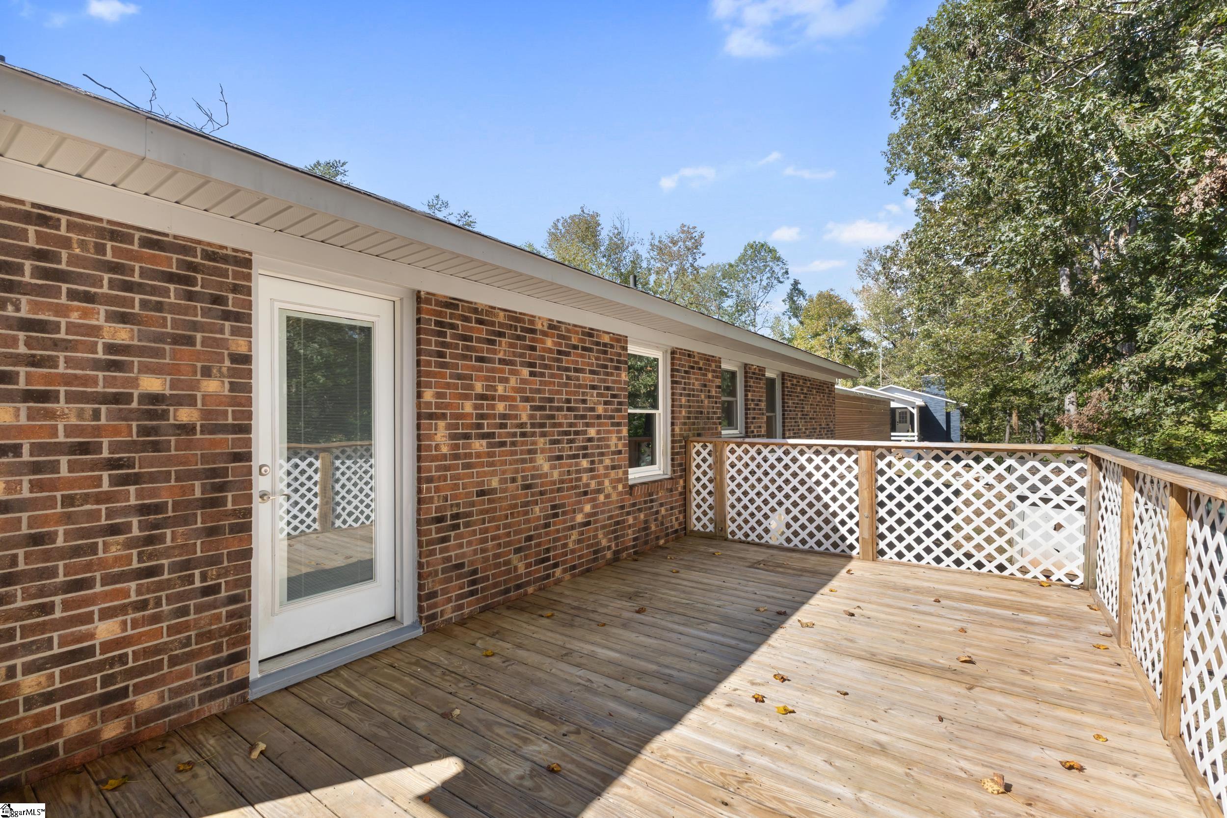 1120 Saluda Lake Road Greenville, SC 29611-2464