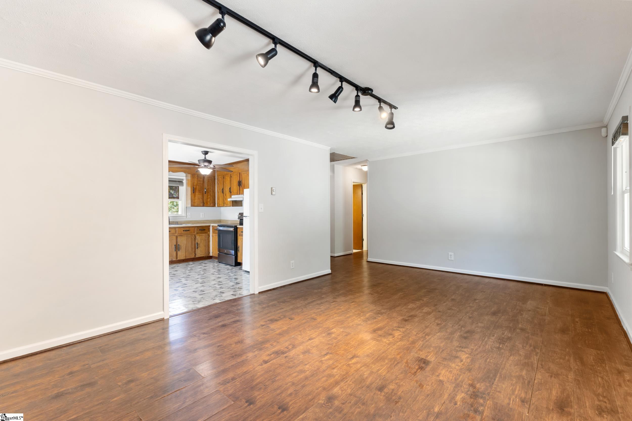 1120 Saluda Lake Road Greenville, SC 29611-2464