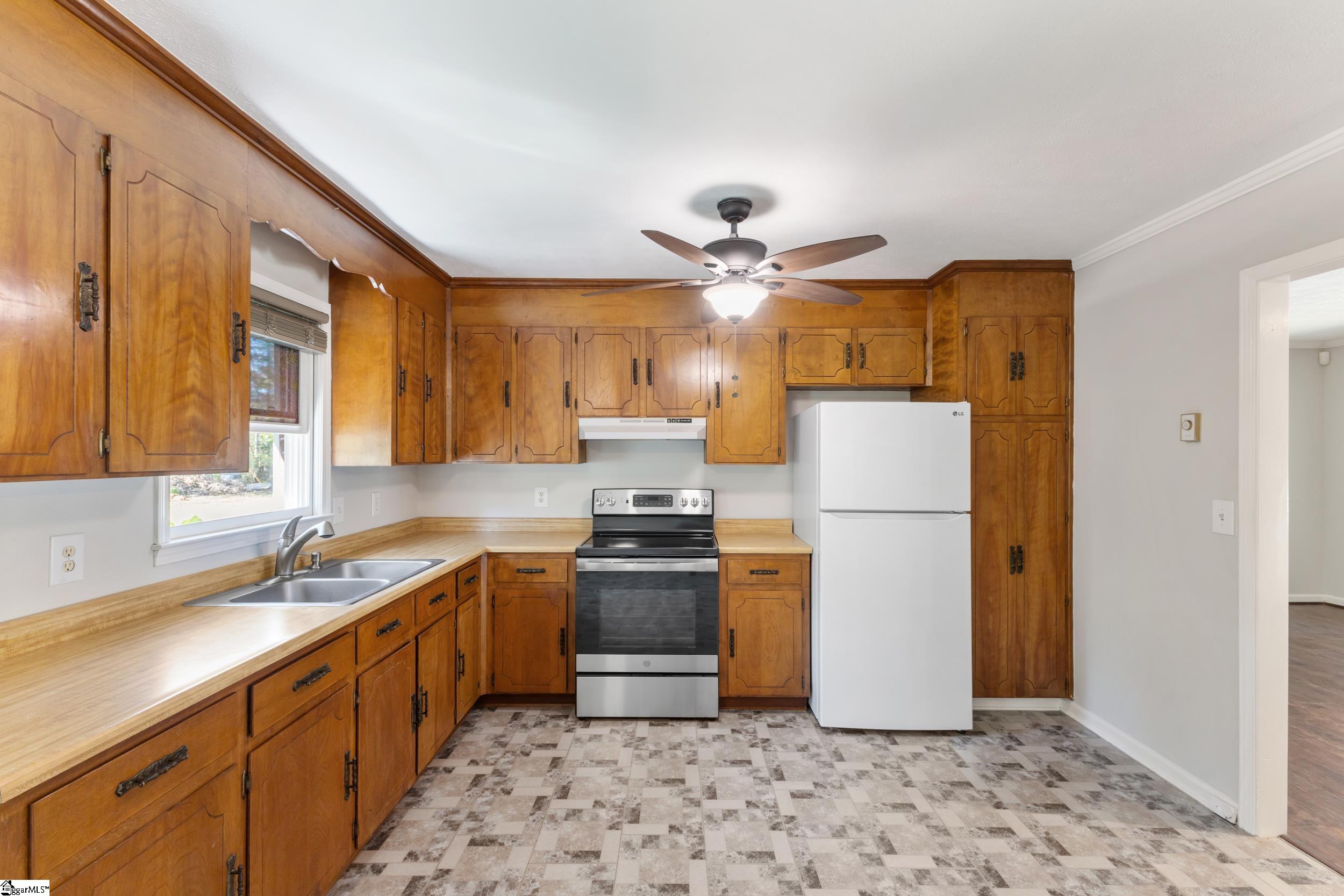 1120 Saluda Lake Road Greenville, SC 29611-2464