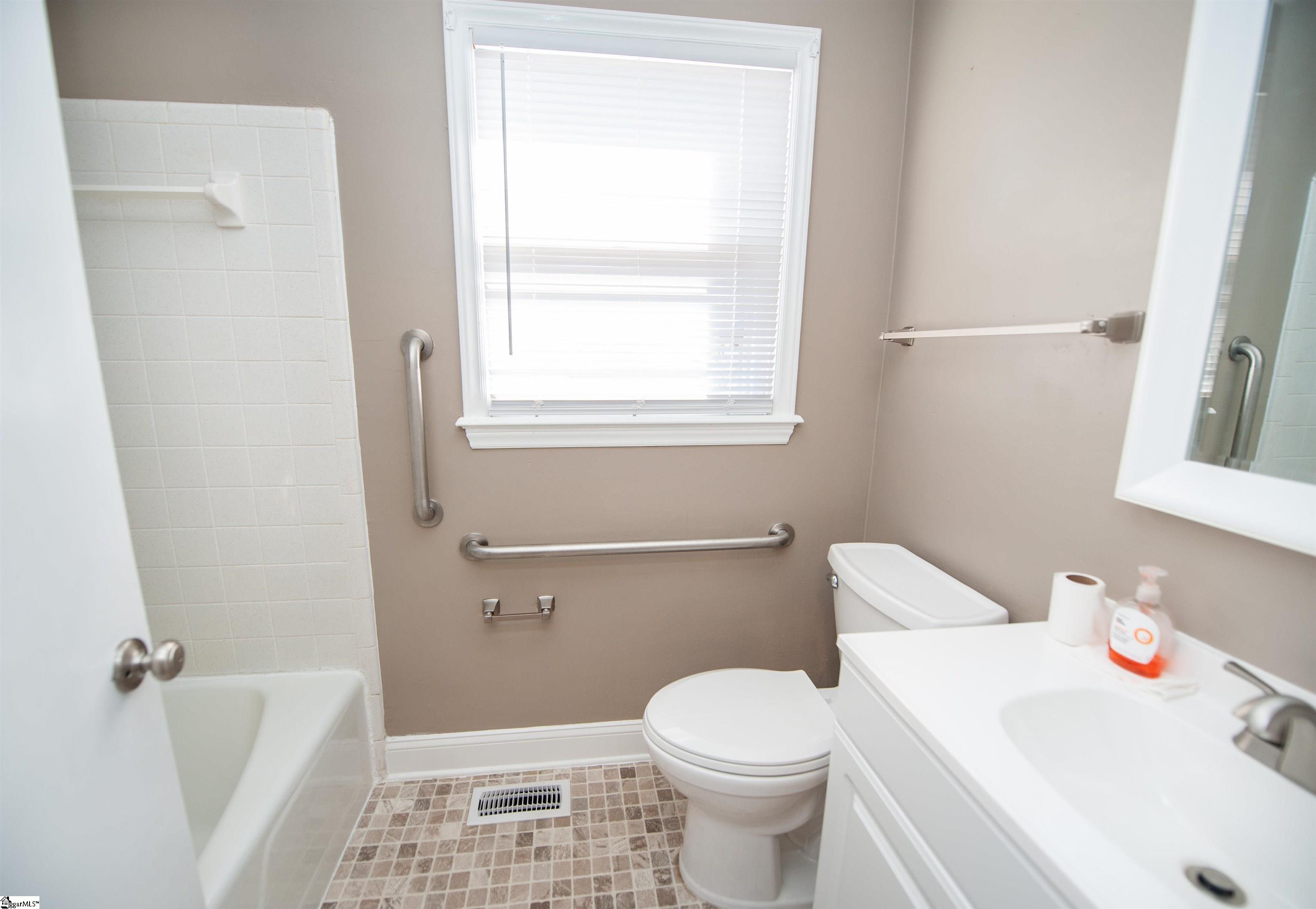106 Cloverdale Drive Boiling Springs, SC 29316