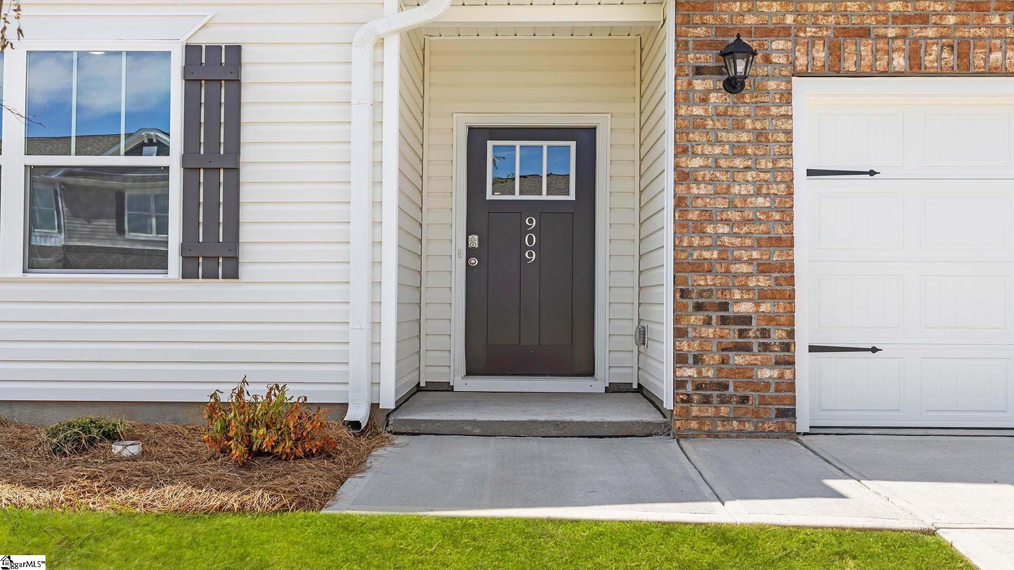 909 Pineland Drive Woodruff, SC 29388