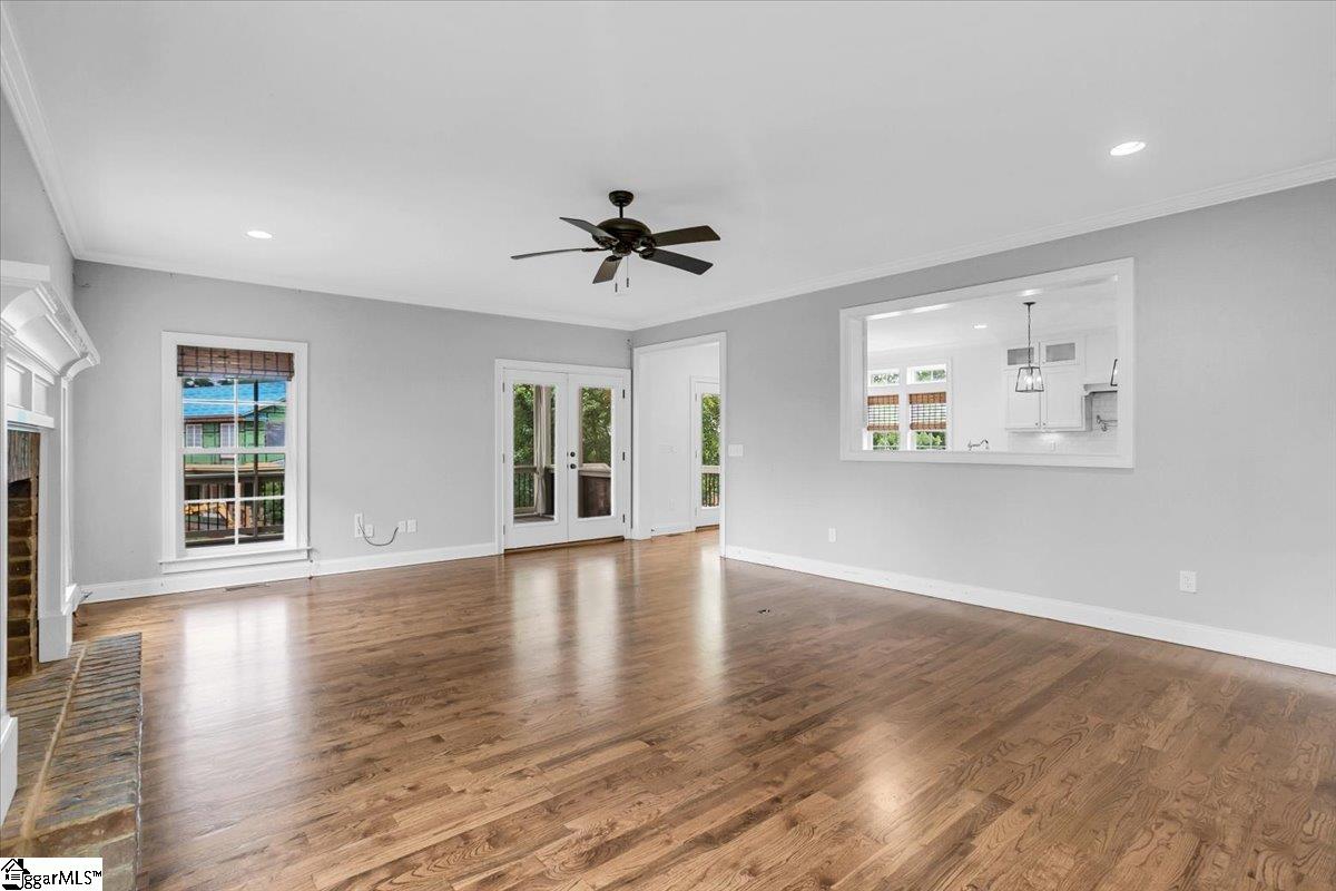 122 Keowee Avenue Greenville, SC 29605