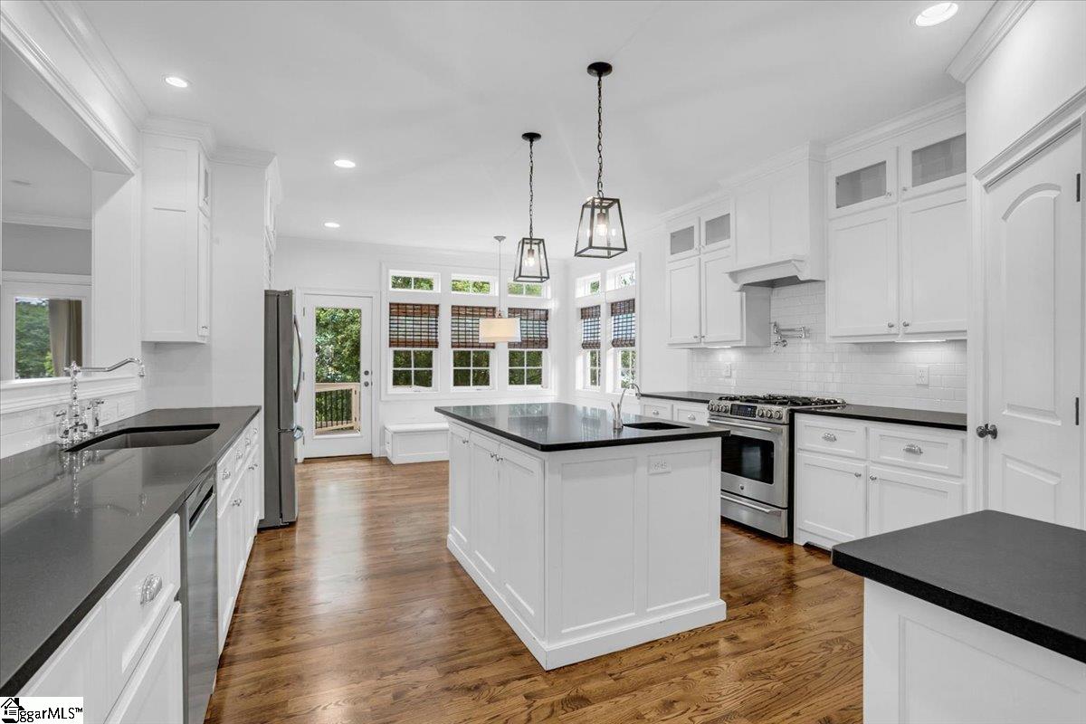 122 Keowee Avenue Greenville, SC 29605