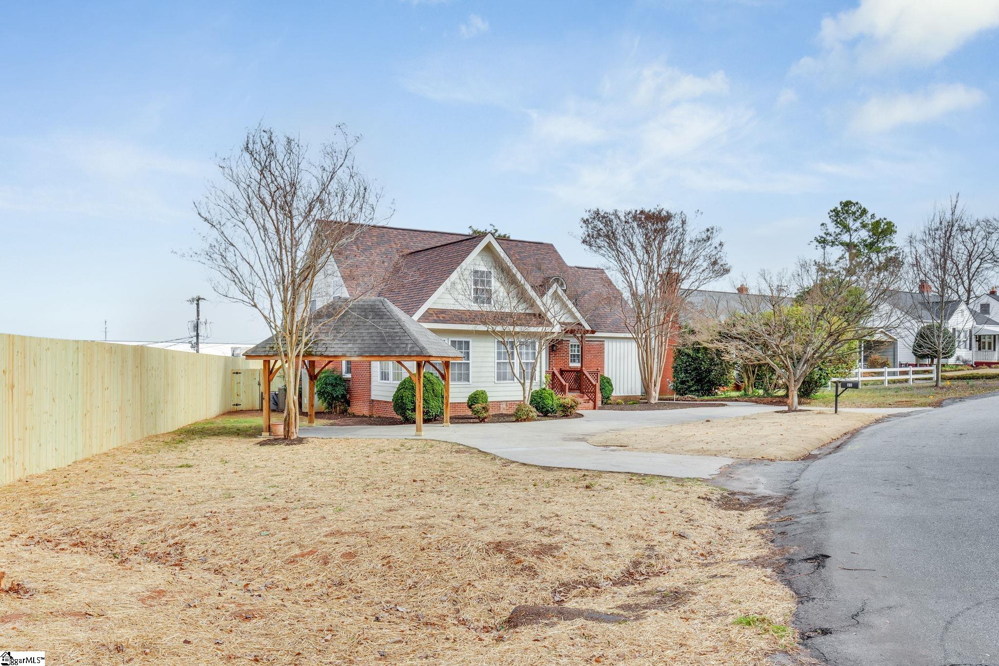 21 Fore Avenue Greenville, SC 29607-3217
