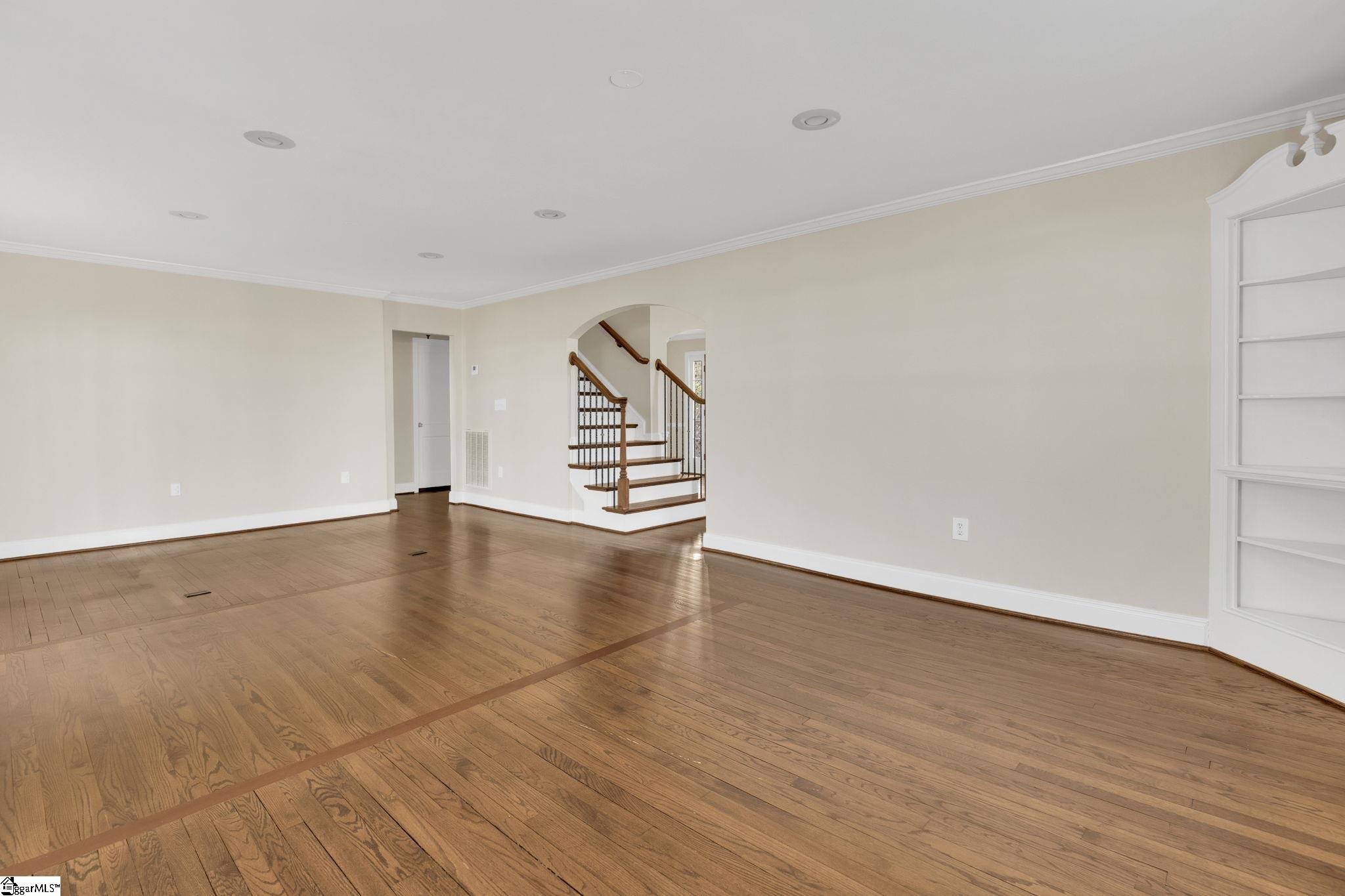 21 Fore Avenue Greenville, SC 29607-3217