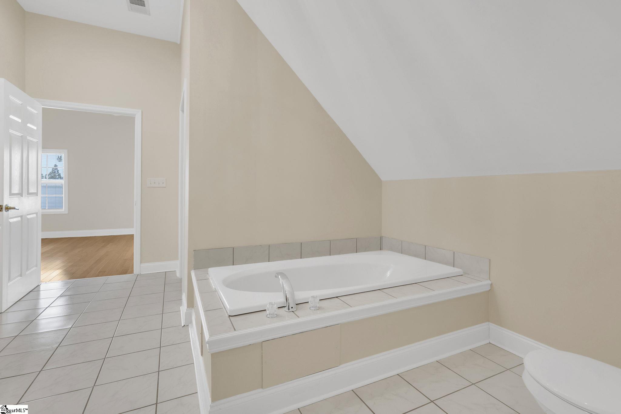21 Fore Avenue Greenville, SC 29607-3217