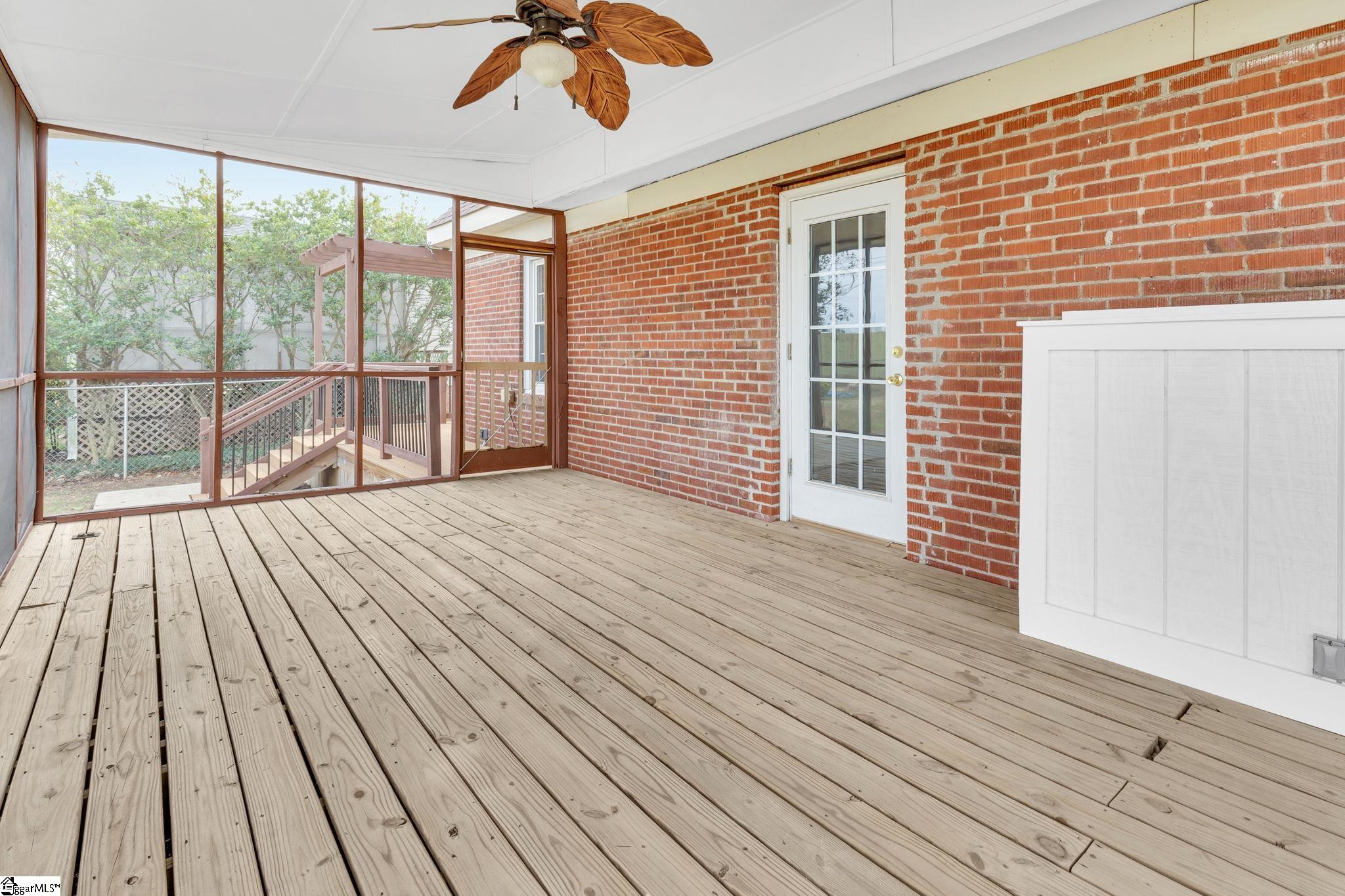 21 Fore Avenue Greenville, SC 29607-3217