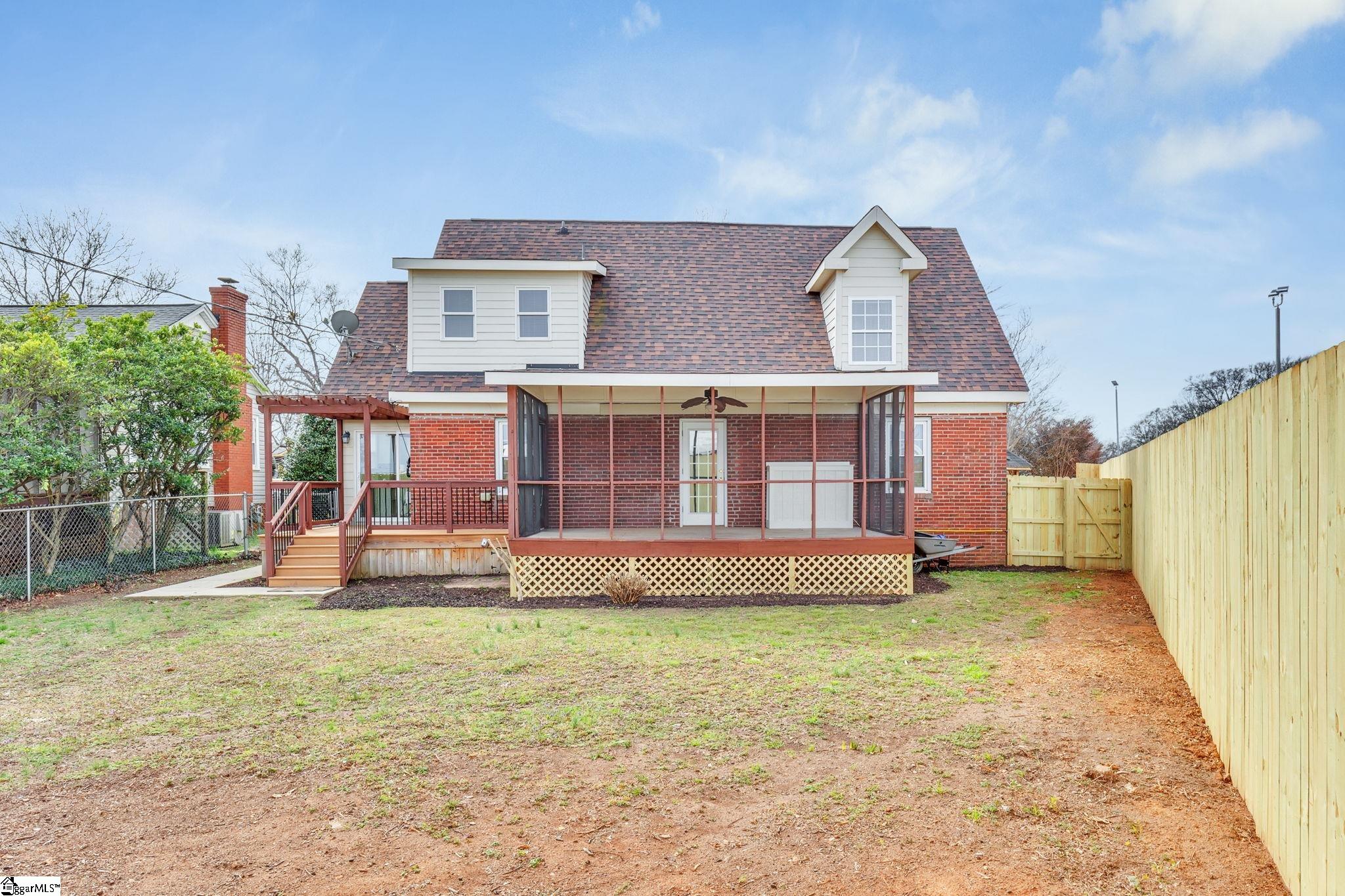 21 Fore Avenue Greenville, SC 29607-3217