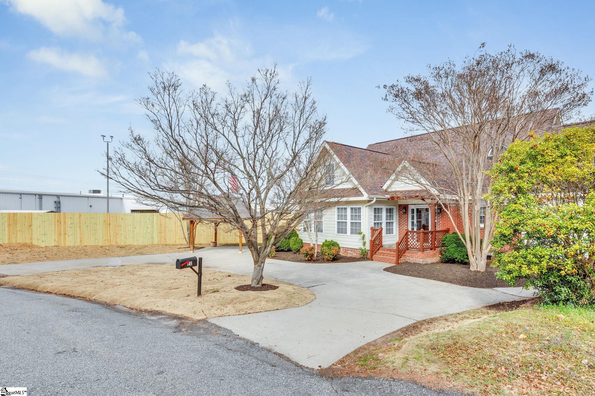21 Fore Avenue Greenville, SC 29607-3217