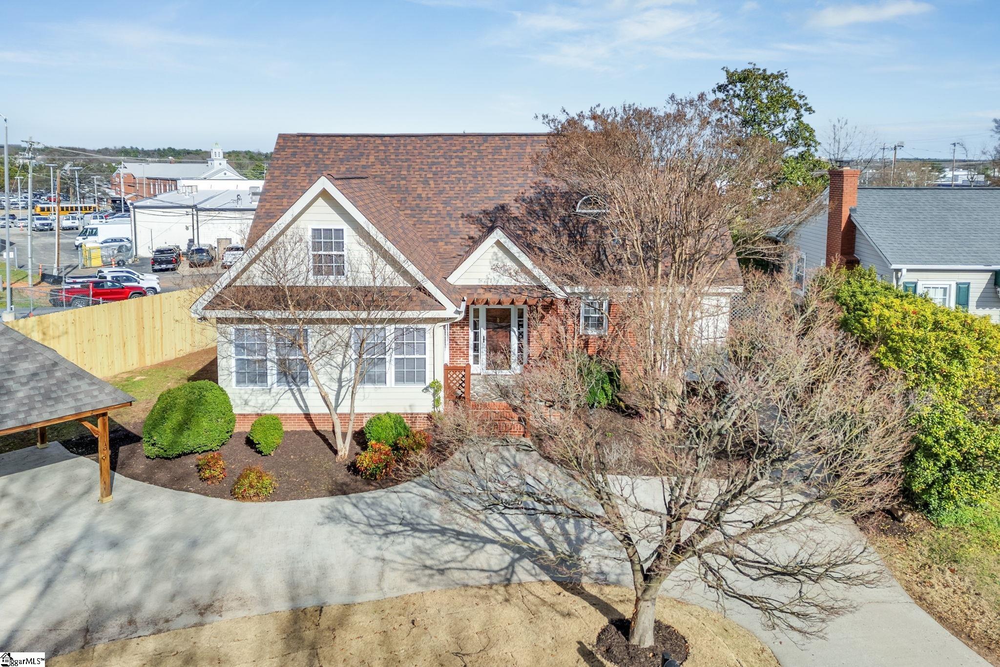 21 Fore Avenue Greenville, SC 29607-3217
