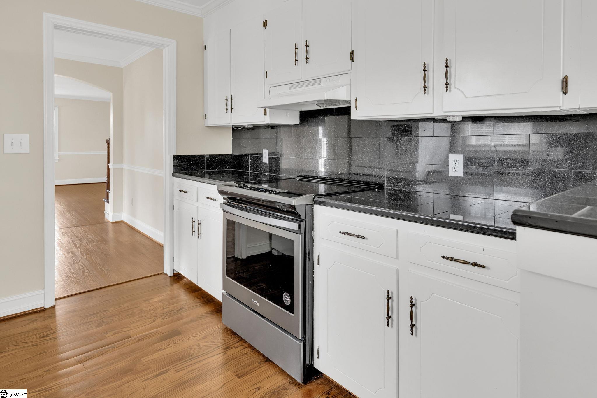 21 Fore Avenue Greenville, SC 29607-3217