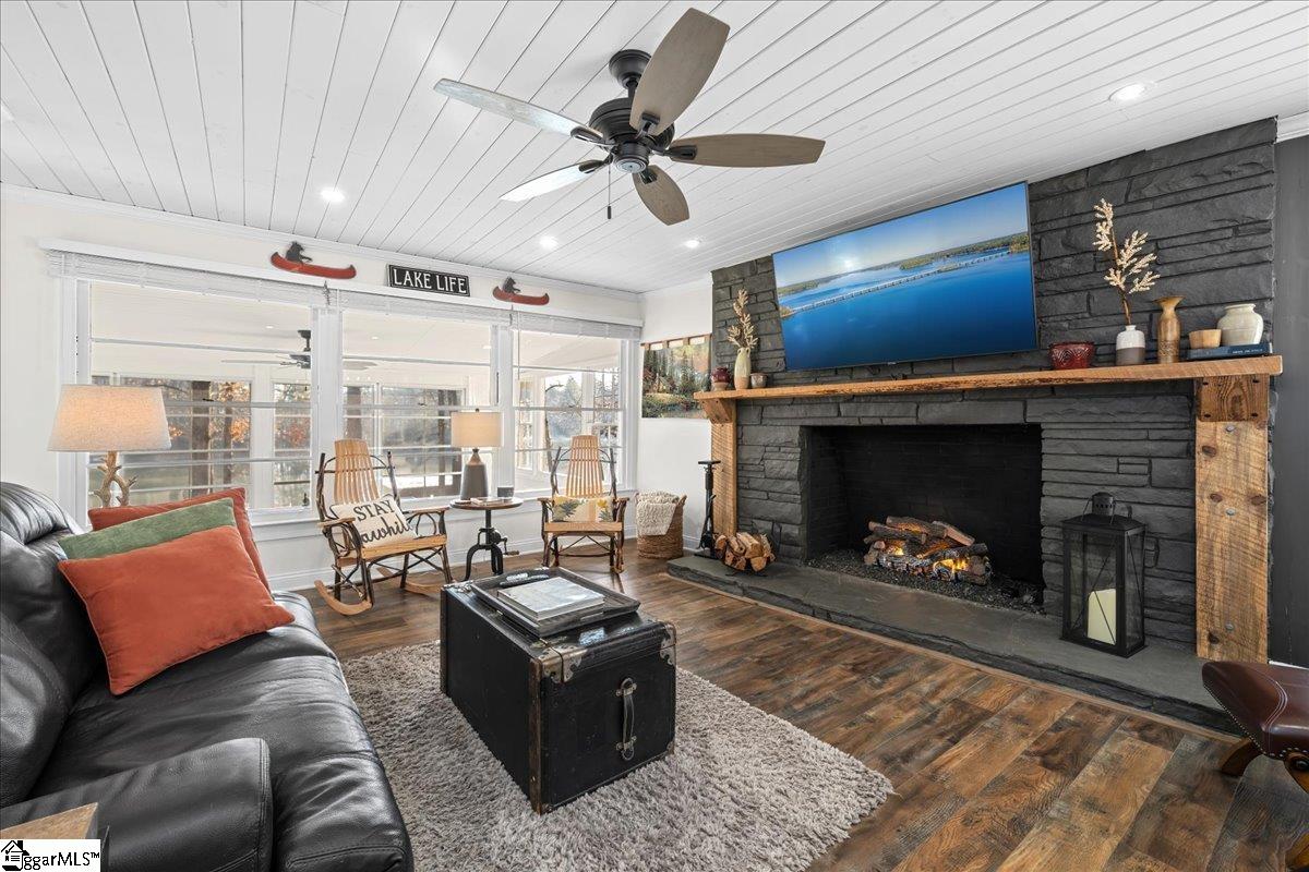 693 W. Cove Drive Mountain Rest, SC 29664-9599