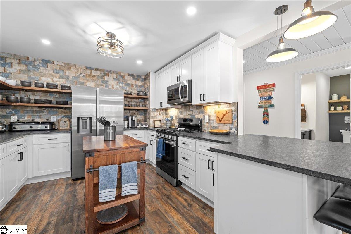 693 W. Cove Drive Mountain Rest, SC 29664-9599