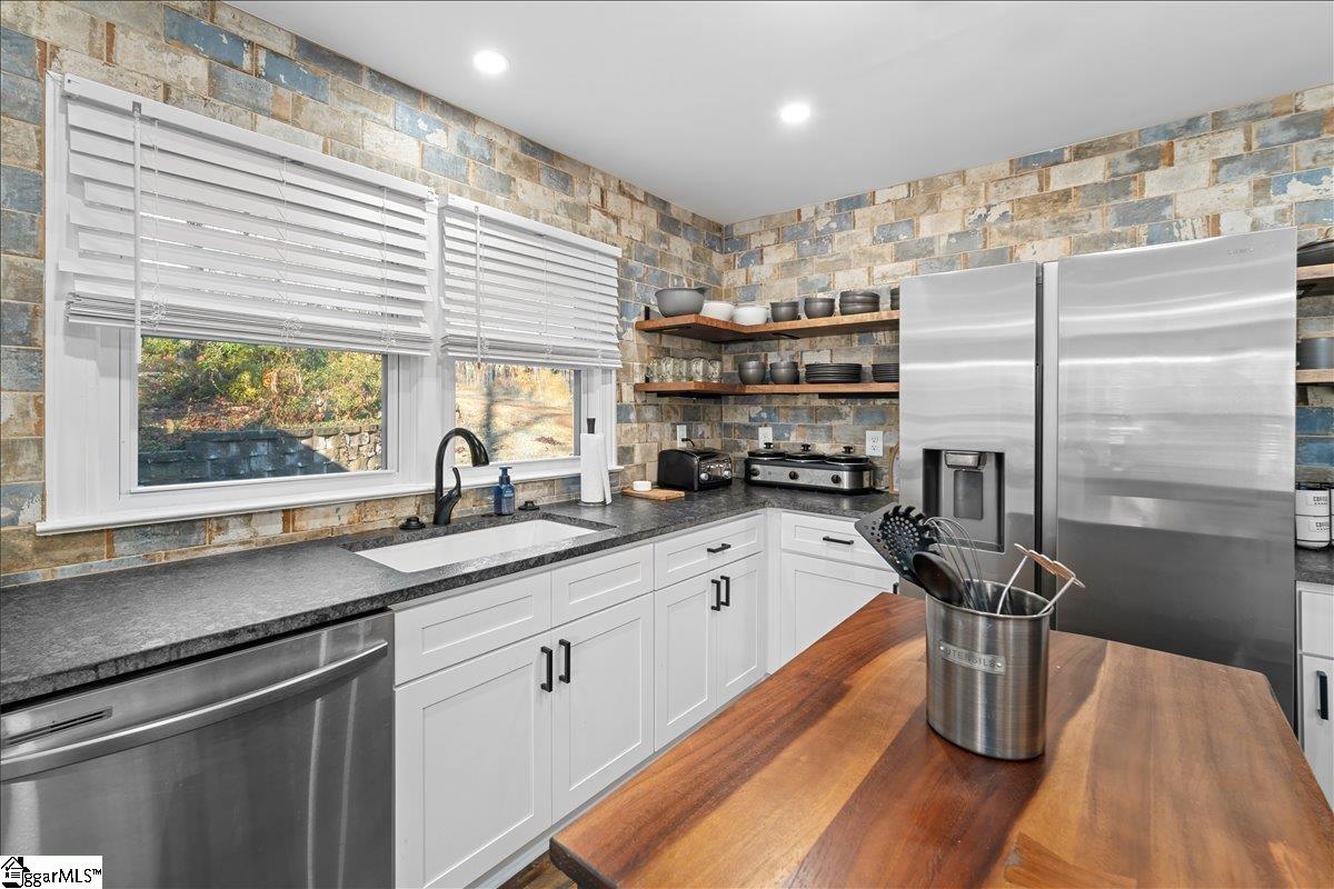 693 W. Cove Drive Mountain Rest, SC 29664-9599