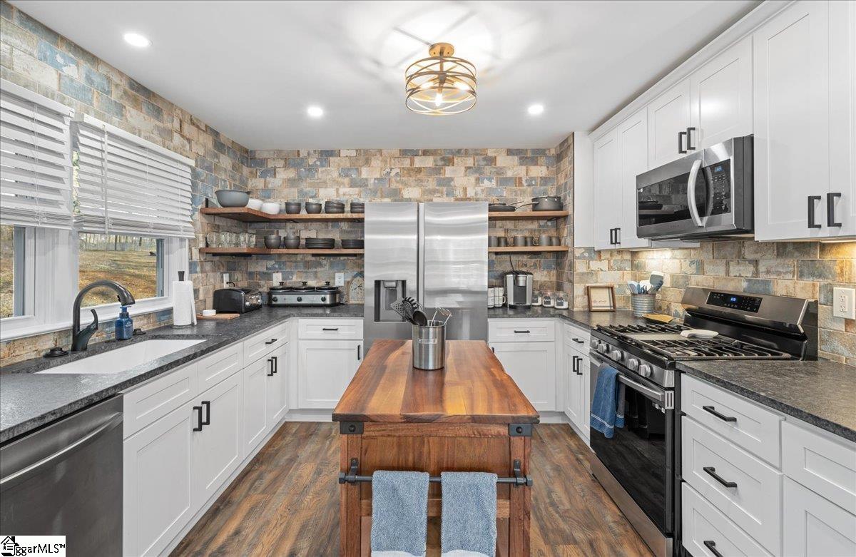 693 W. Cove Drive Mountain Rest, SC 29664-9599