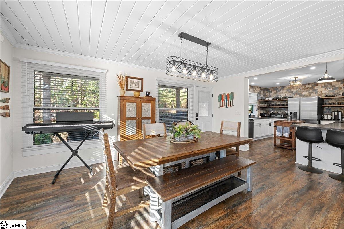 693 W. Cove Drive Mountain Rest, SC 29664-9599