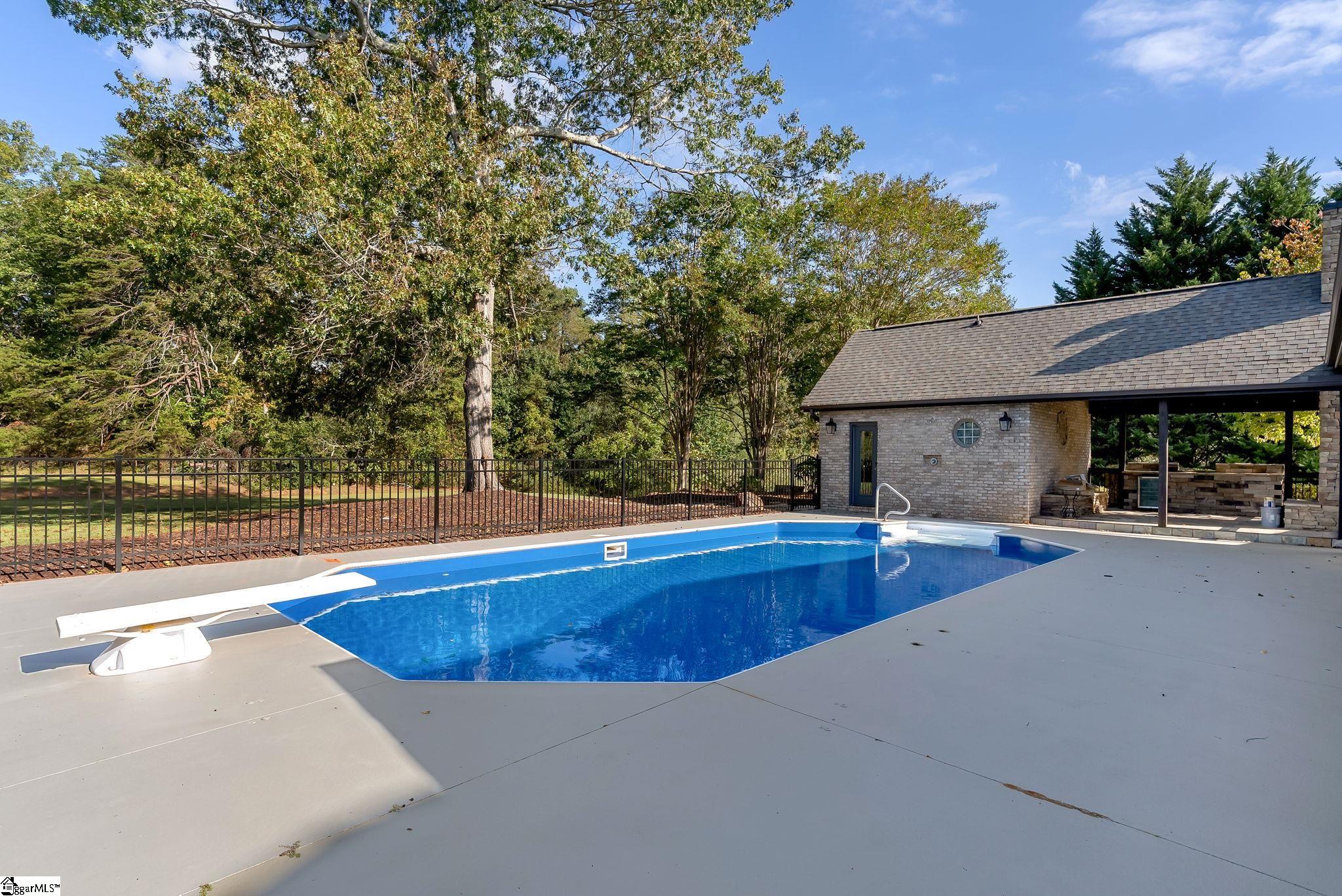 24 Bay Point Way Taylors, SC 29687