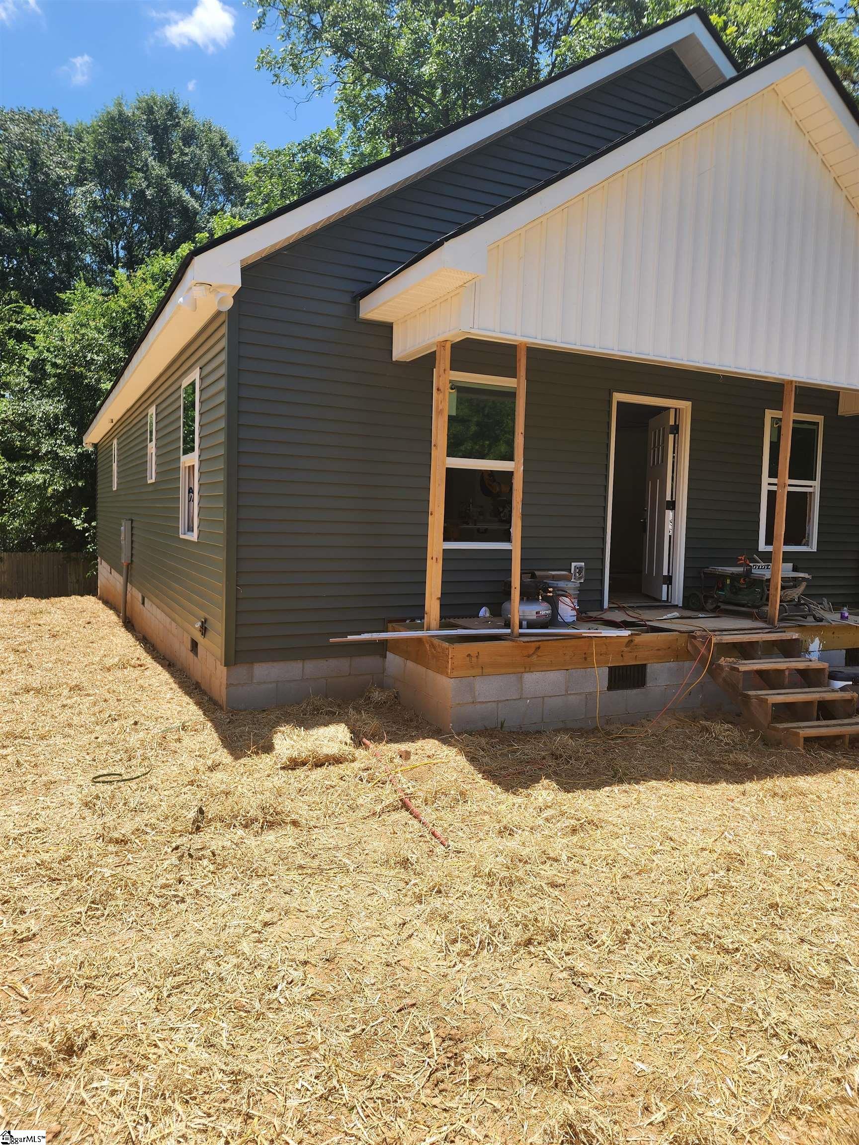 140 Broadus Street Greer, SC 29651