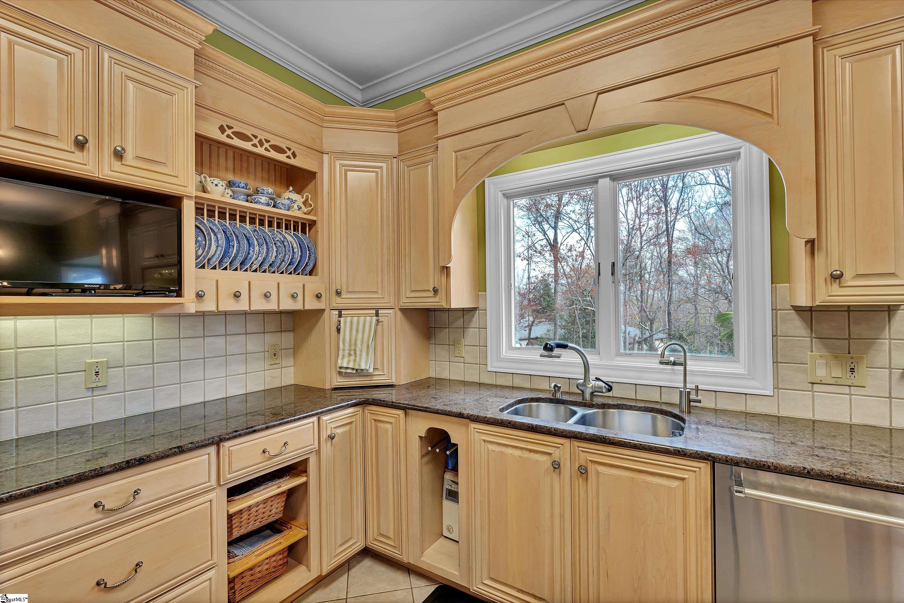 15 Darien Way Greenville, SC 29615-3236