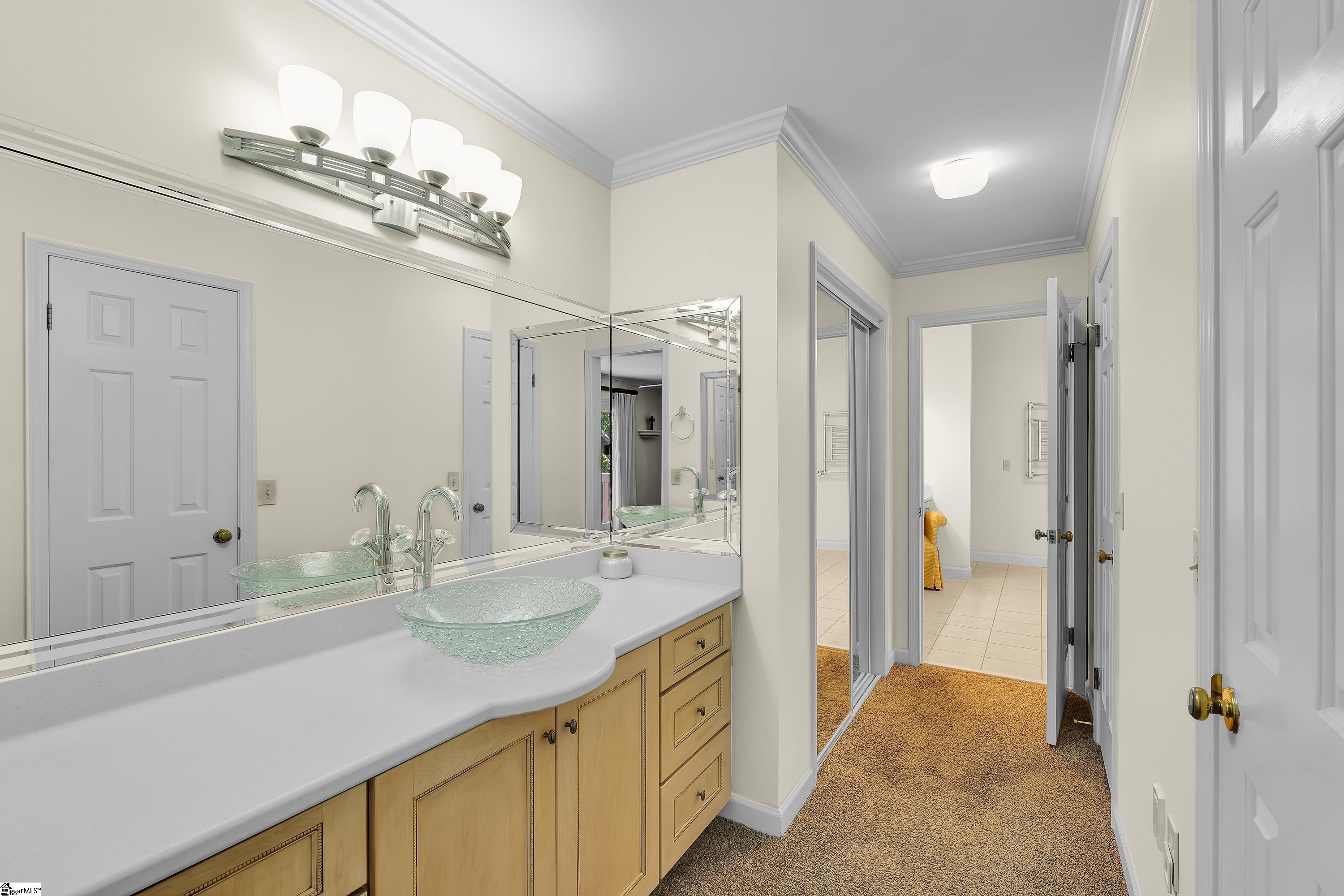 15 Darien Way Greenville, SC 29615-3236