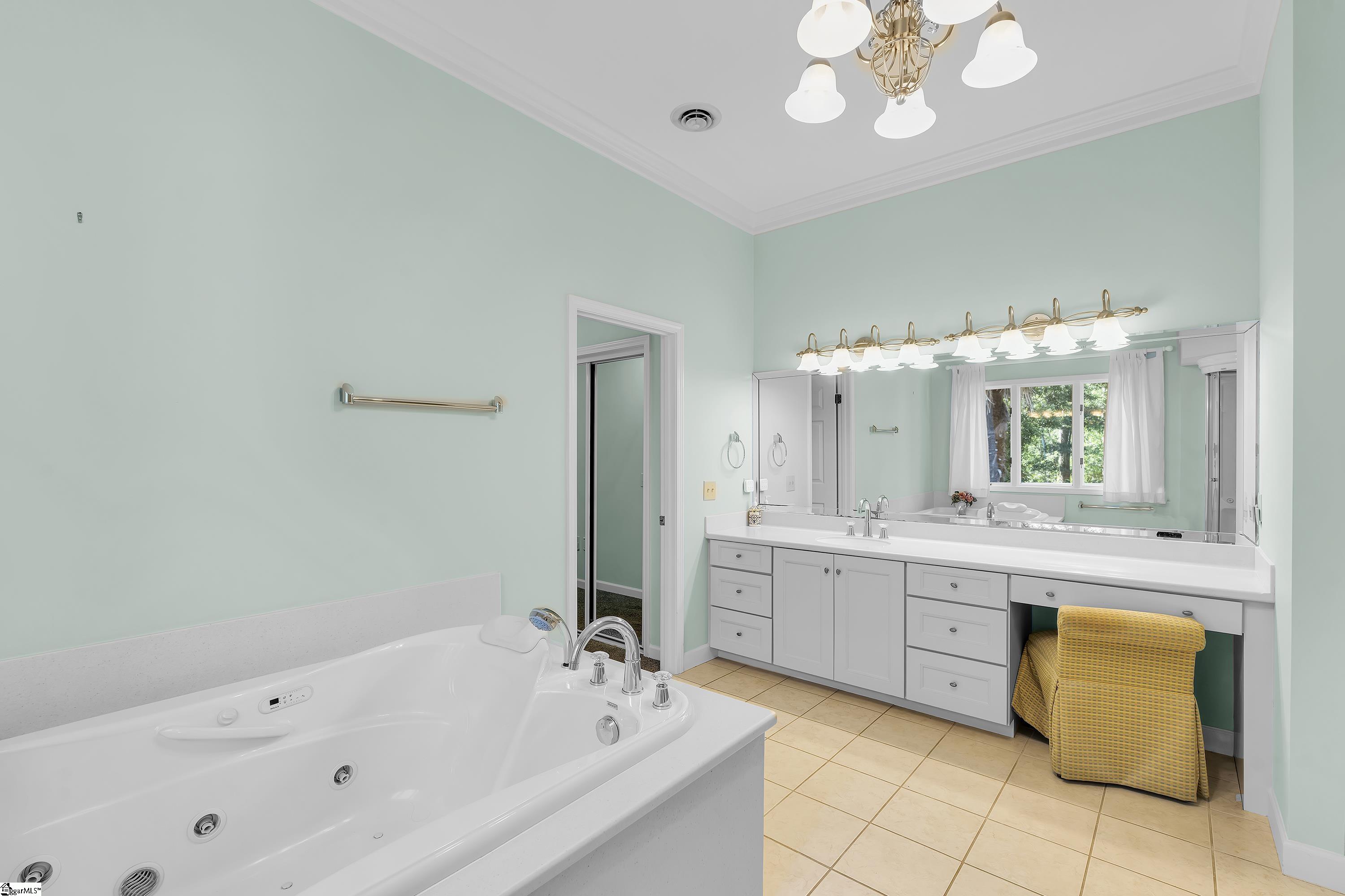 15 Darien Way Greenville, SC 29615-3236