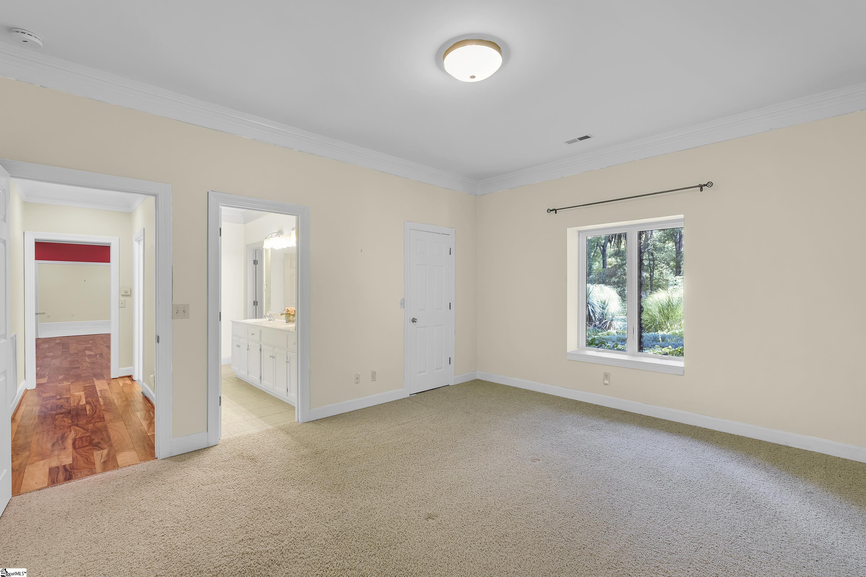 15 Darien Way Greenville, SC 29615-3236