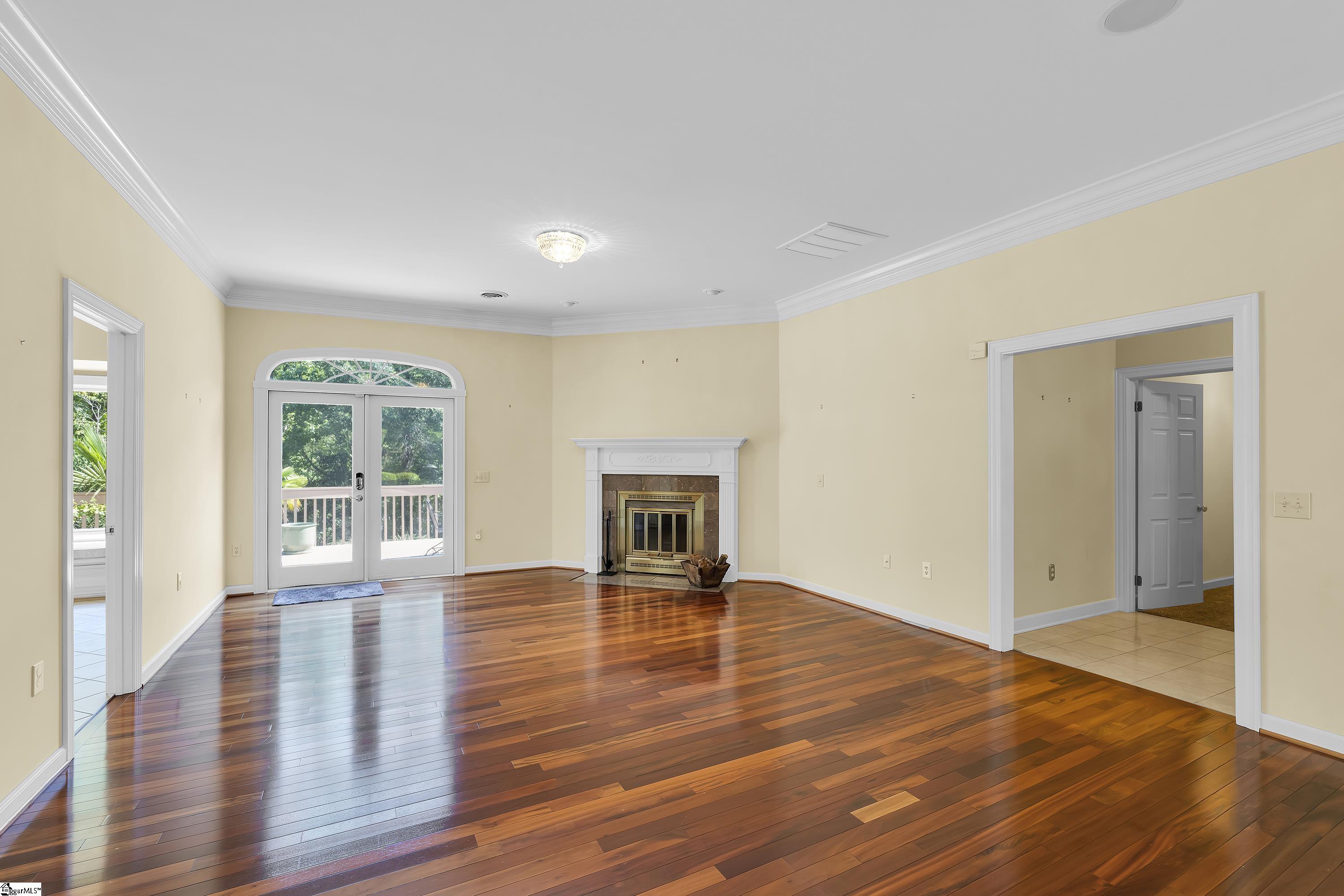 15 Darien Way Greenville, SC 29615-3236