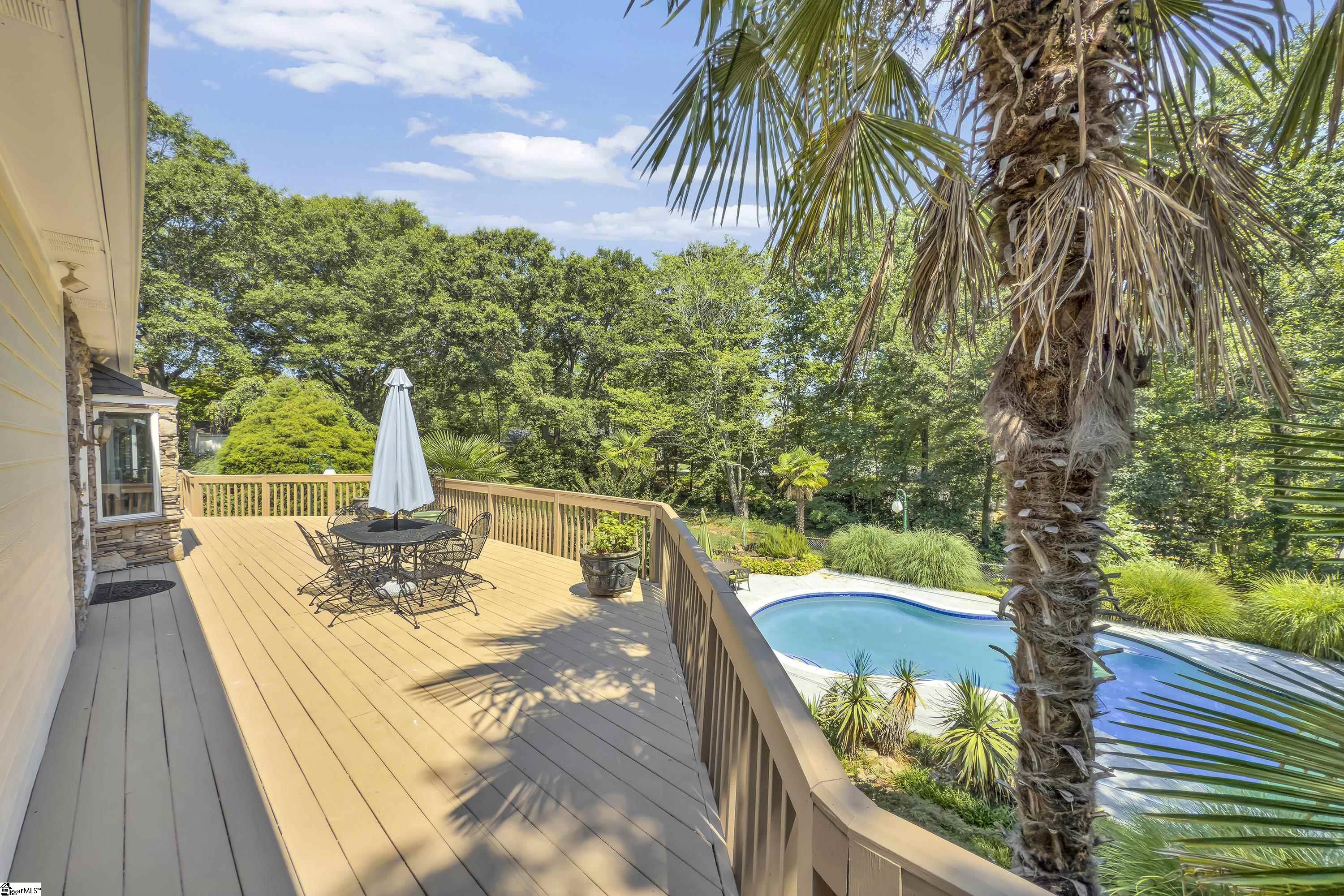 15 Darien Way Greenville, SC 29615-3236