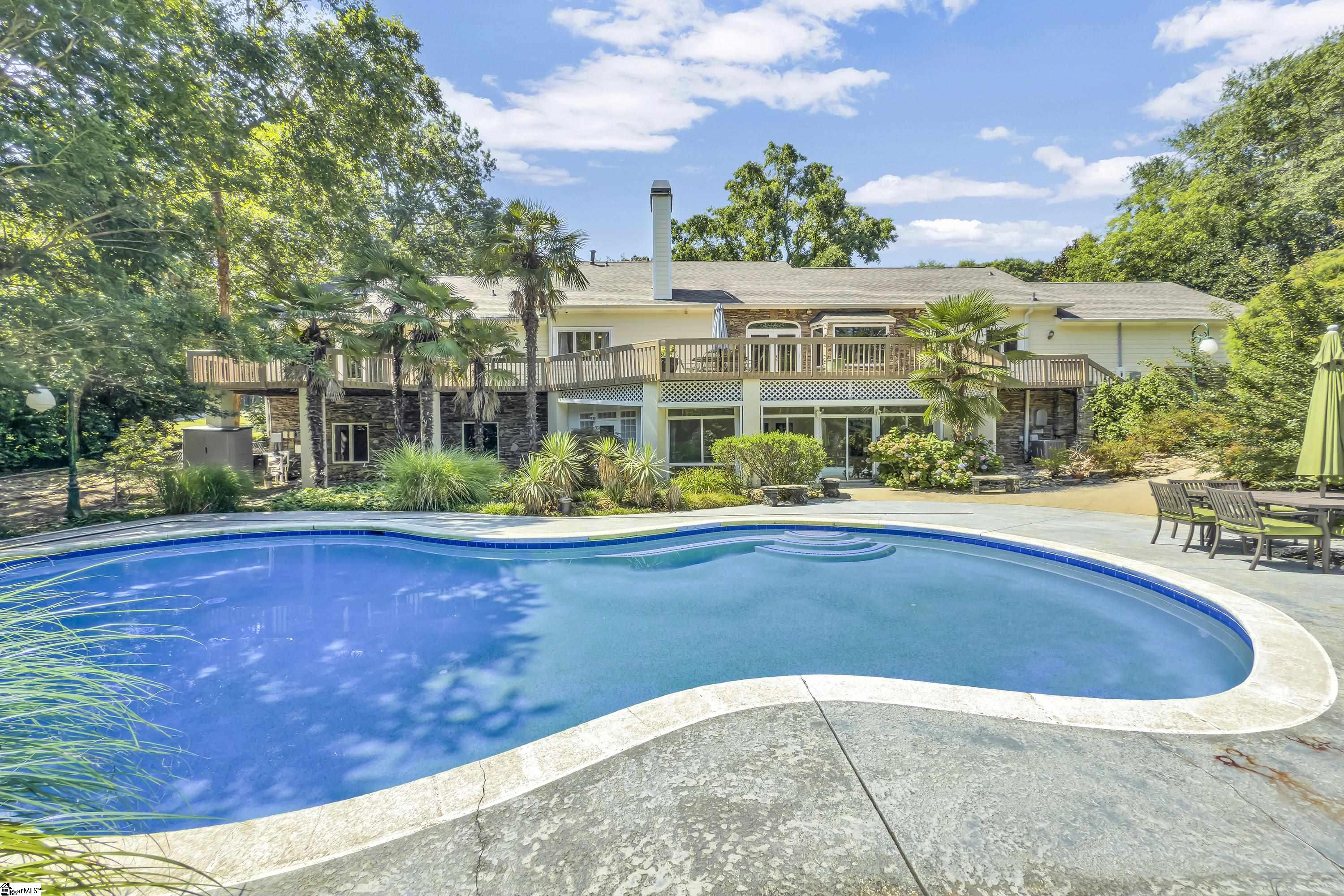 15 Darien Way Greenville, SC 29615-3236