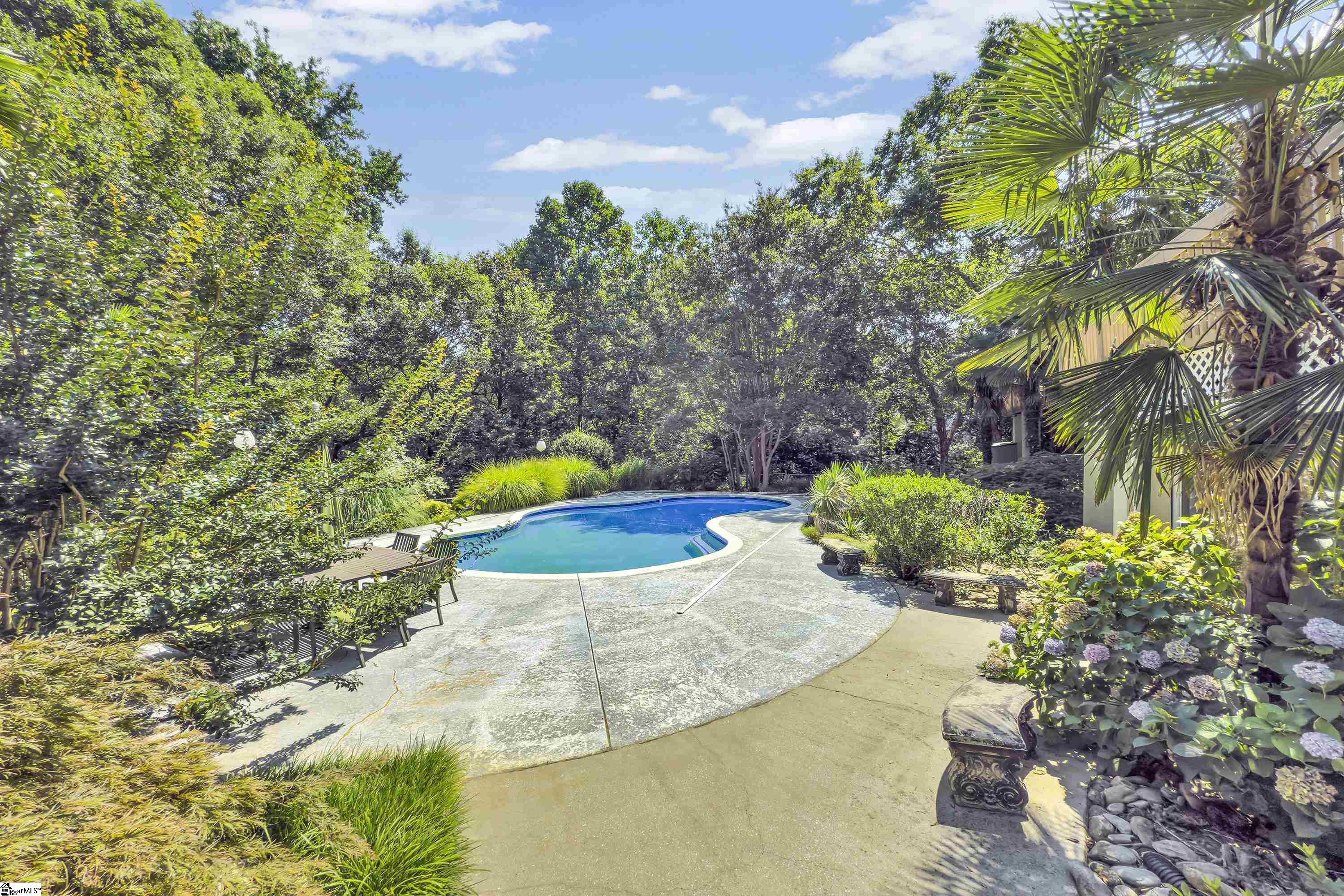 15 Darien Way Greenville, SC 29615-3236