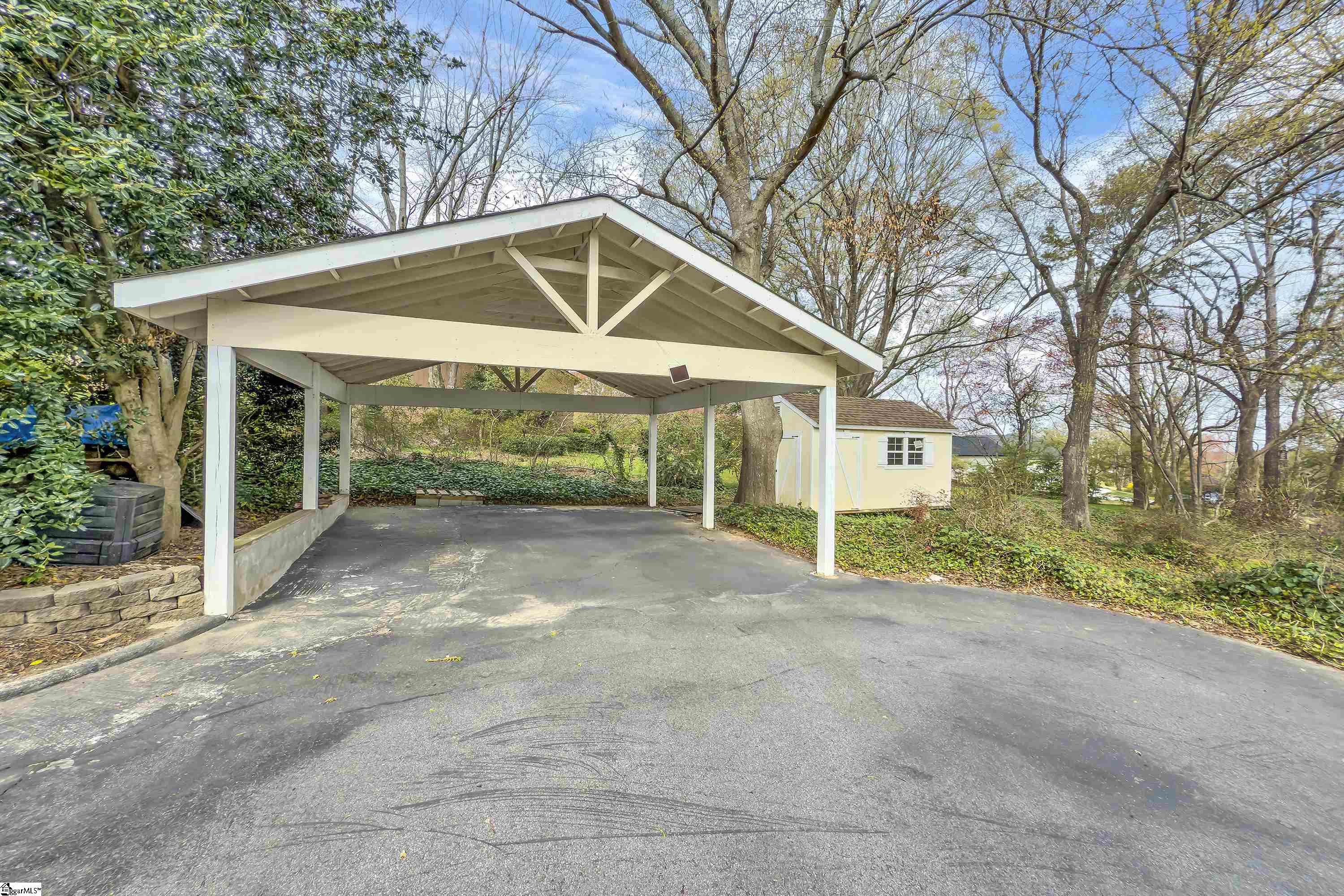 15 Darien Way Greenville, SC 29615-3236