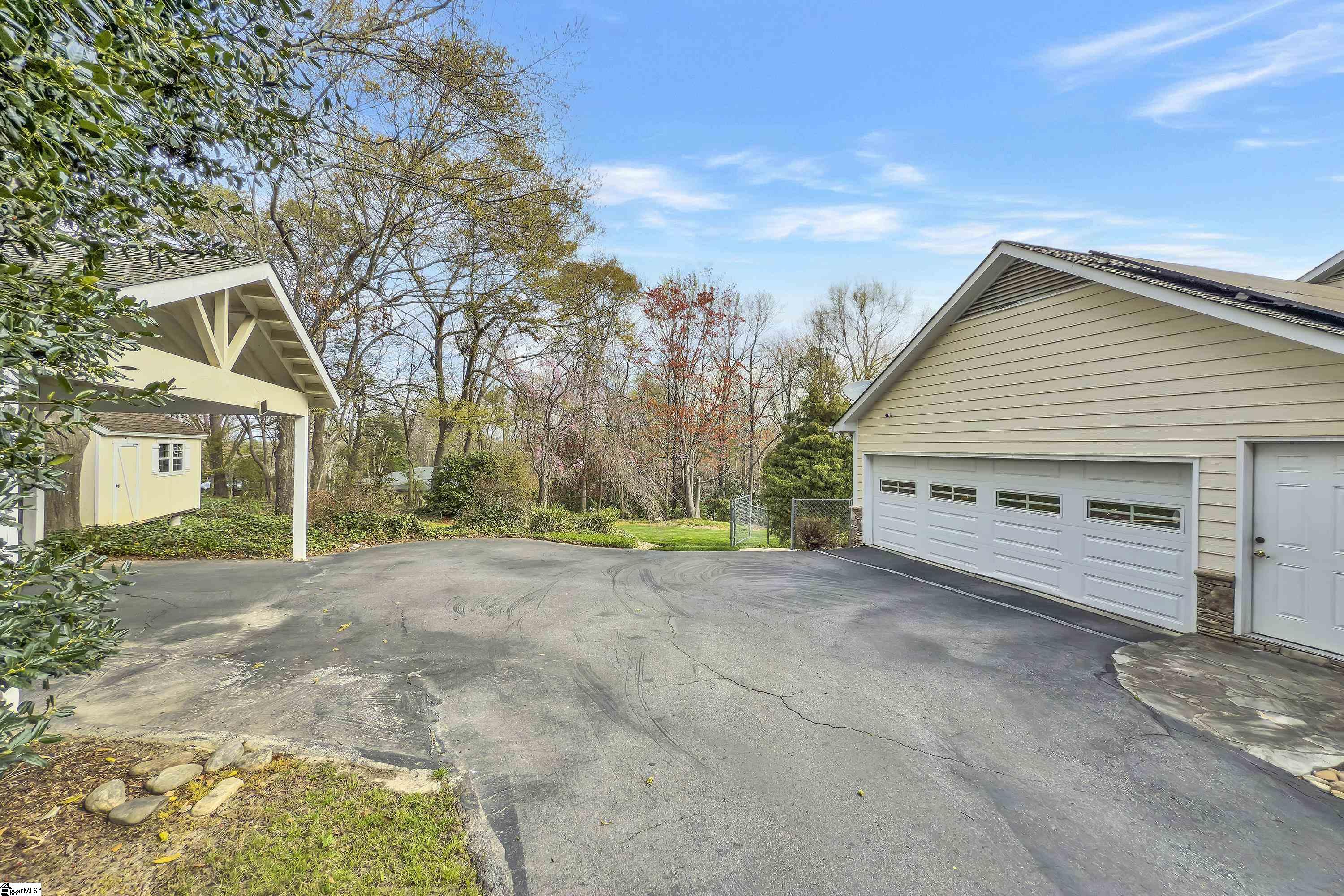 15 Darien Way Greenville, SC 29615-3236